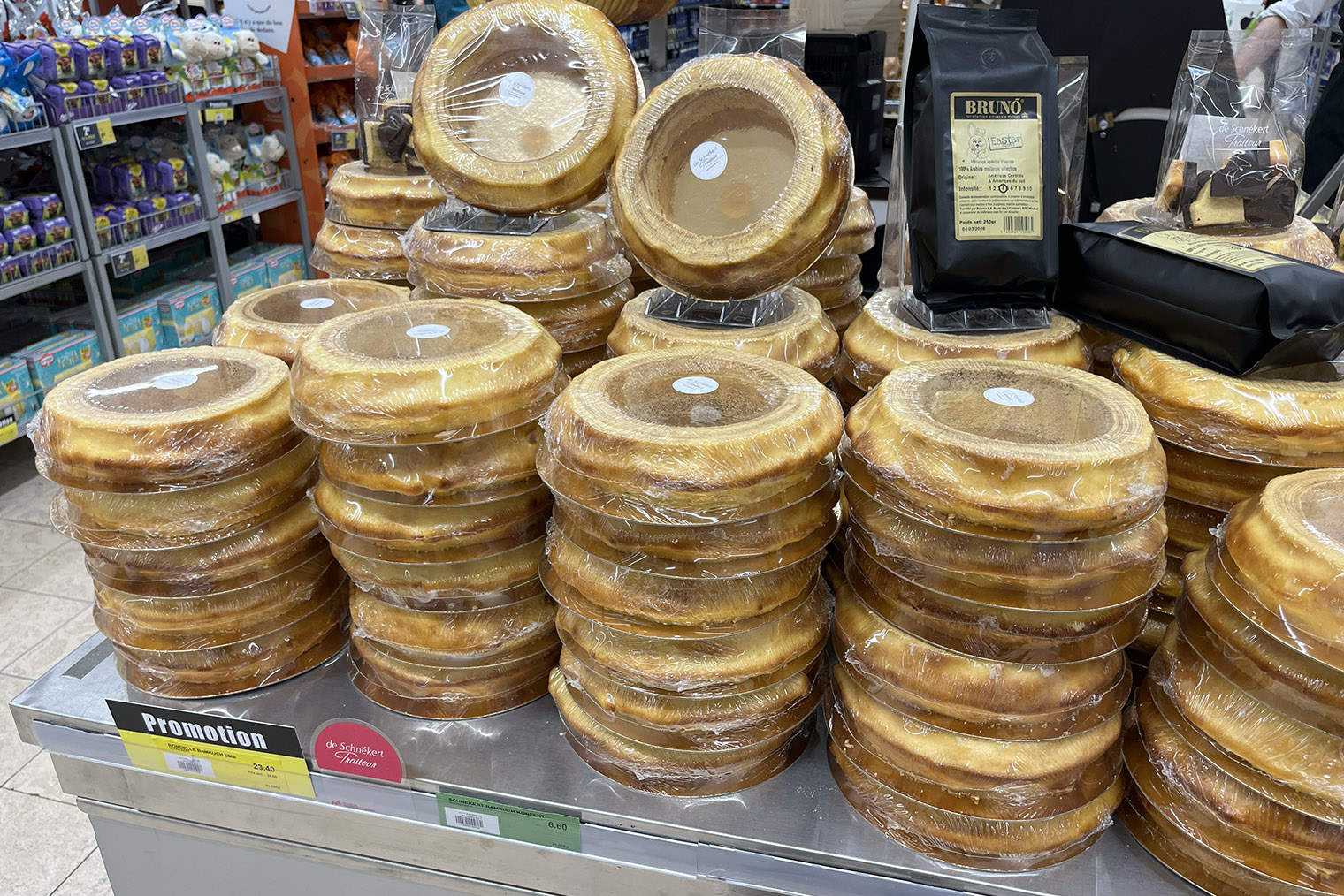 Популярный люксембургский десерт — слоеный бисквитный пирог Bamkuch Rondelle