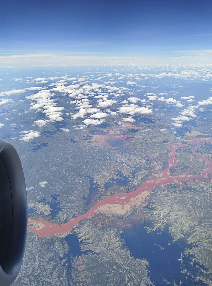 Из самолета я видела много бурых рек. Это нормальное явление для Африки, оно обусловлено особенностями почвы