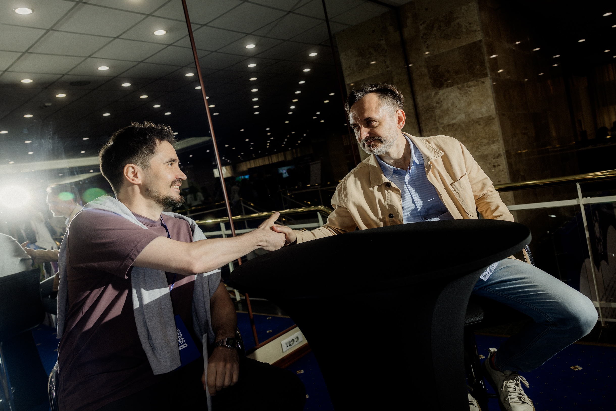 На «Слет» также приехали бывший аниматор Pixar Марат Давлетшин и Александр Миргородский, генеральный директор студии «Аэроплан», выпустившей «Фиксиков». Они дружат около 20 лет