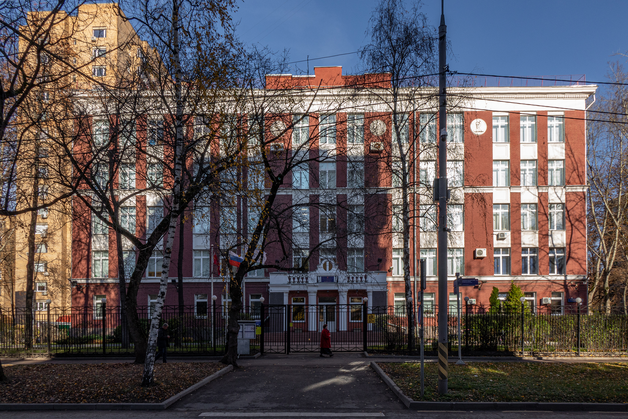 Здание школы № 152 на улице Усиевича