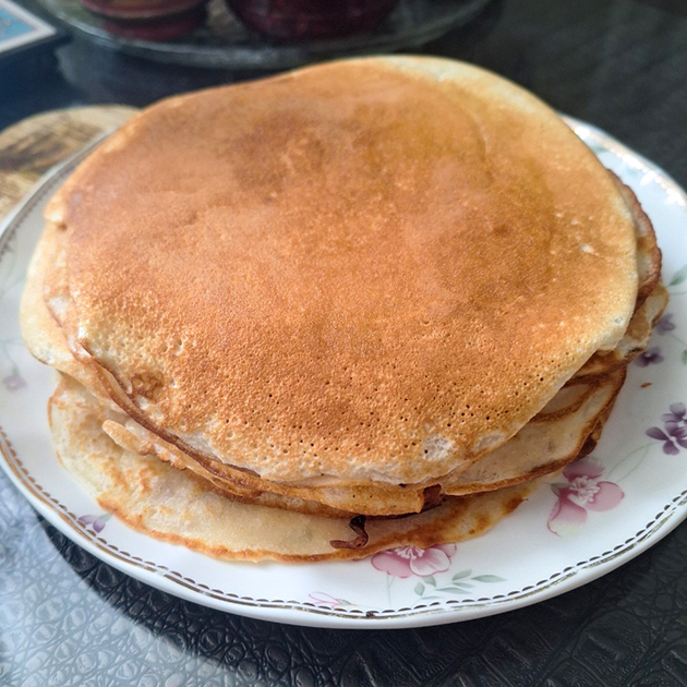 Испекла блинов