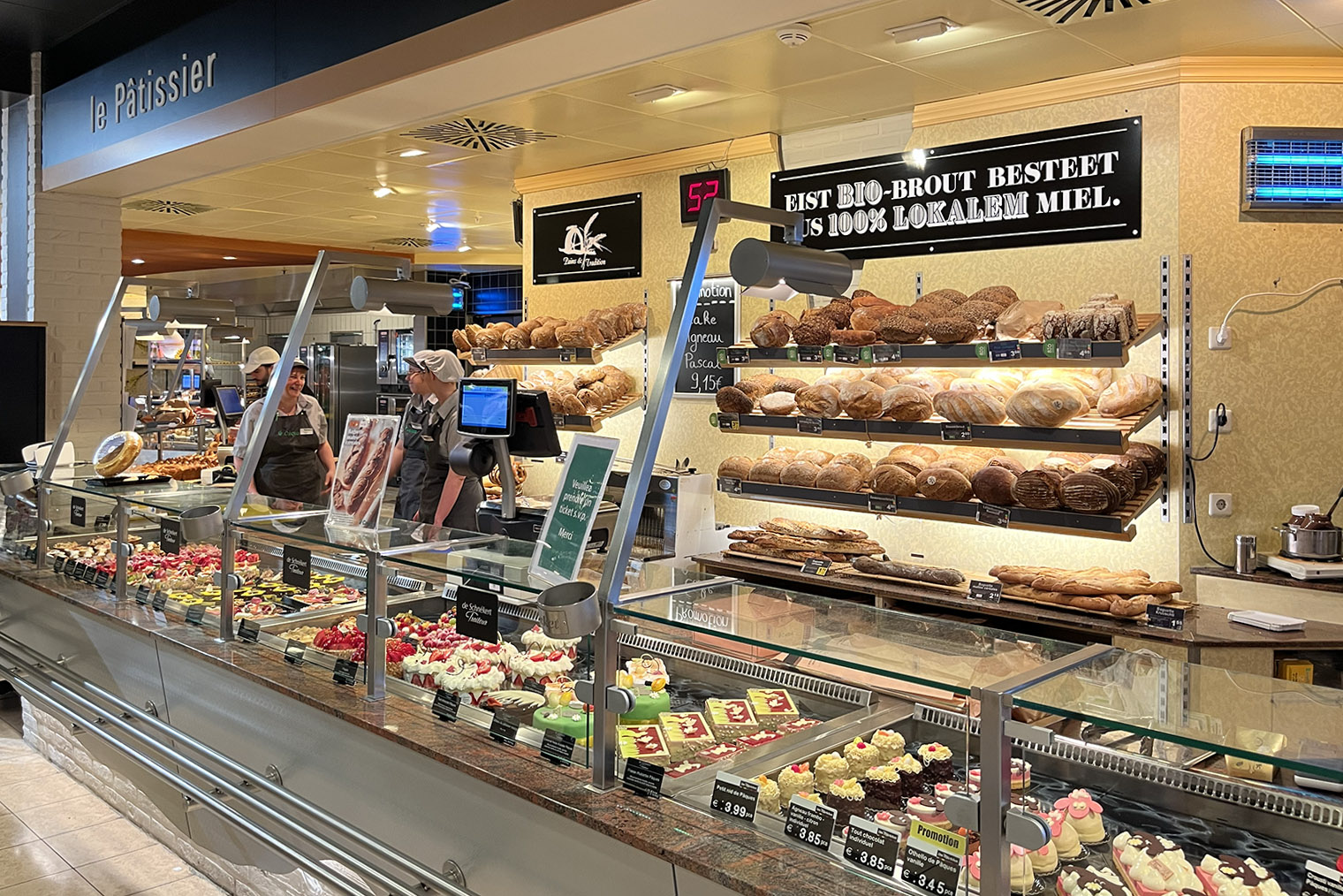 В стране много кондитерских. Они есть на выходе из любого супермаркета. Самые популярные сети — Oberweis, Fisher и Namur