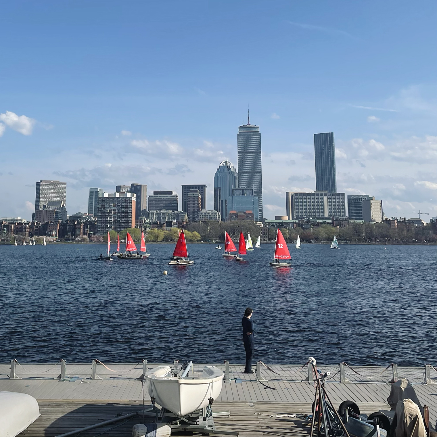 Летом на Чарльз-Ривер всегда много маленьких парусников
