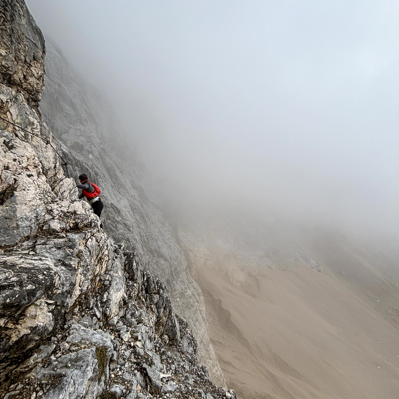 Поднялись на самую высокую гору бывшей Югославии — 2 864 метра