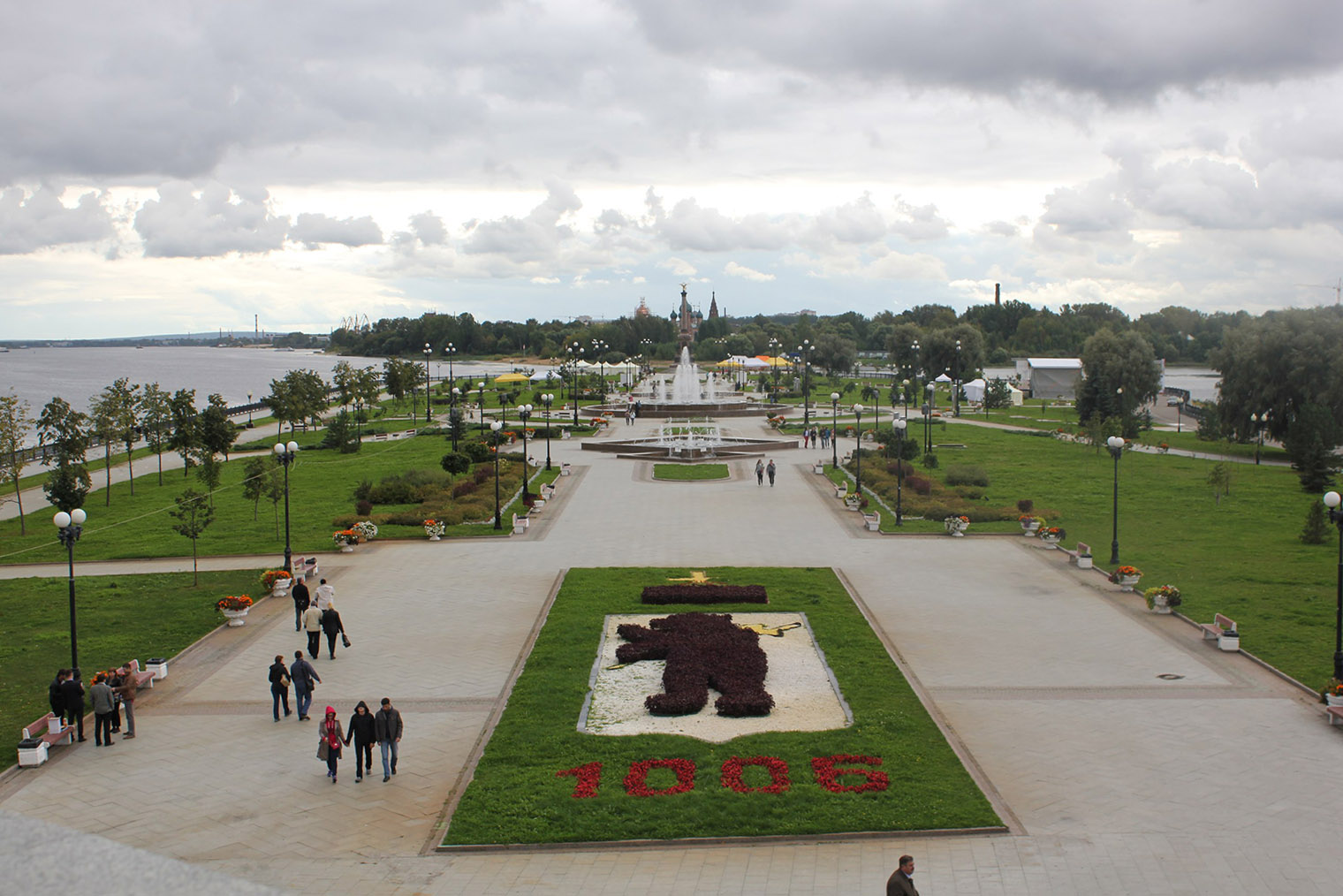 Нижнюю часть парка «Стрелка» преобразили к 1000-летию Ярославля в 2010 году