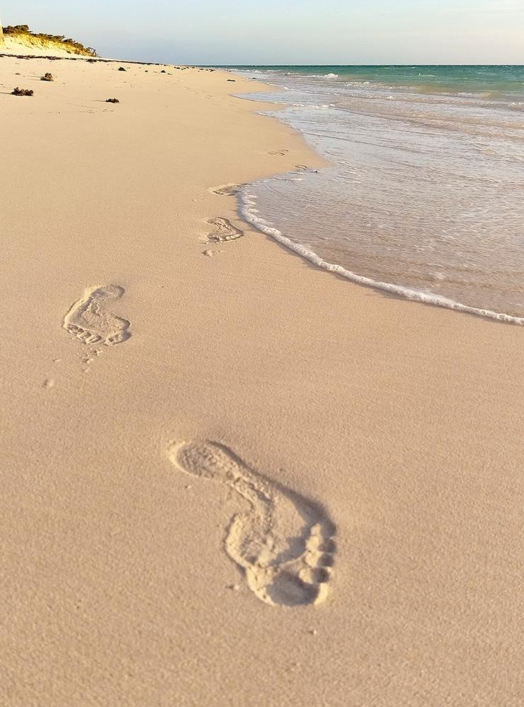Песок очень мягкий, по нему приятно ходить