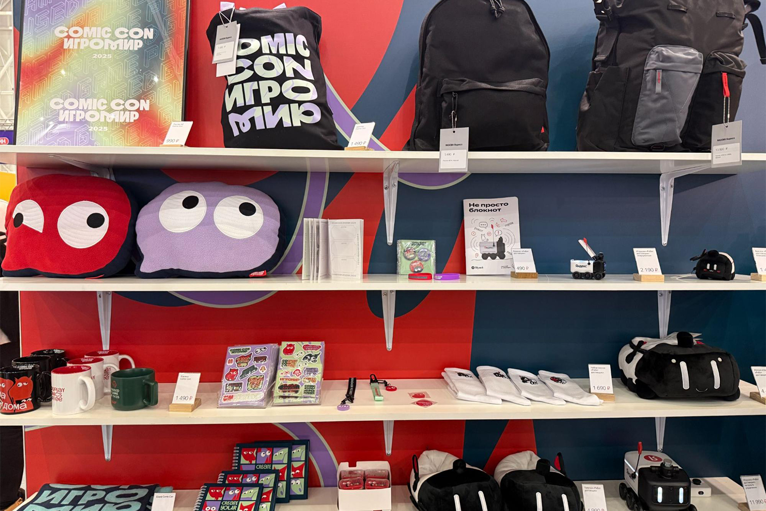 На стенде «Яндекса» продавали эксклюзивный мерч, связанный с «Comic Con — „Игромиром“»