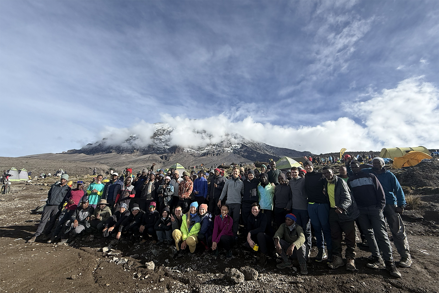 Наша громадная группа восходителей и людей, без которых ничего бы не состоялось. Низкий поклон