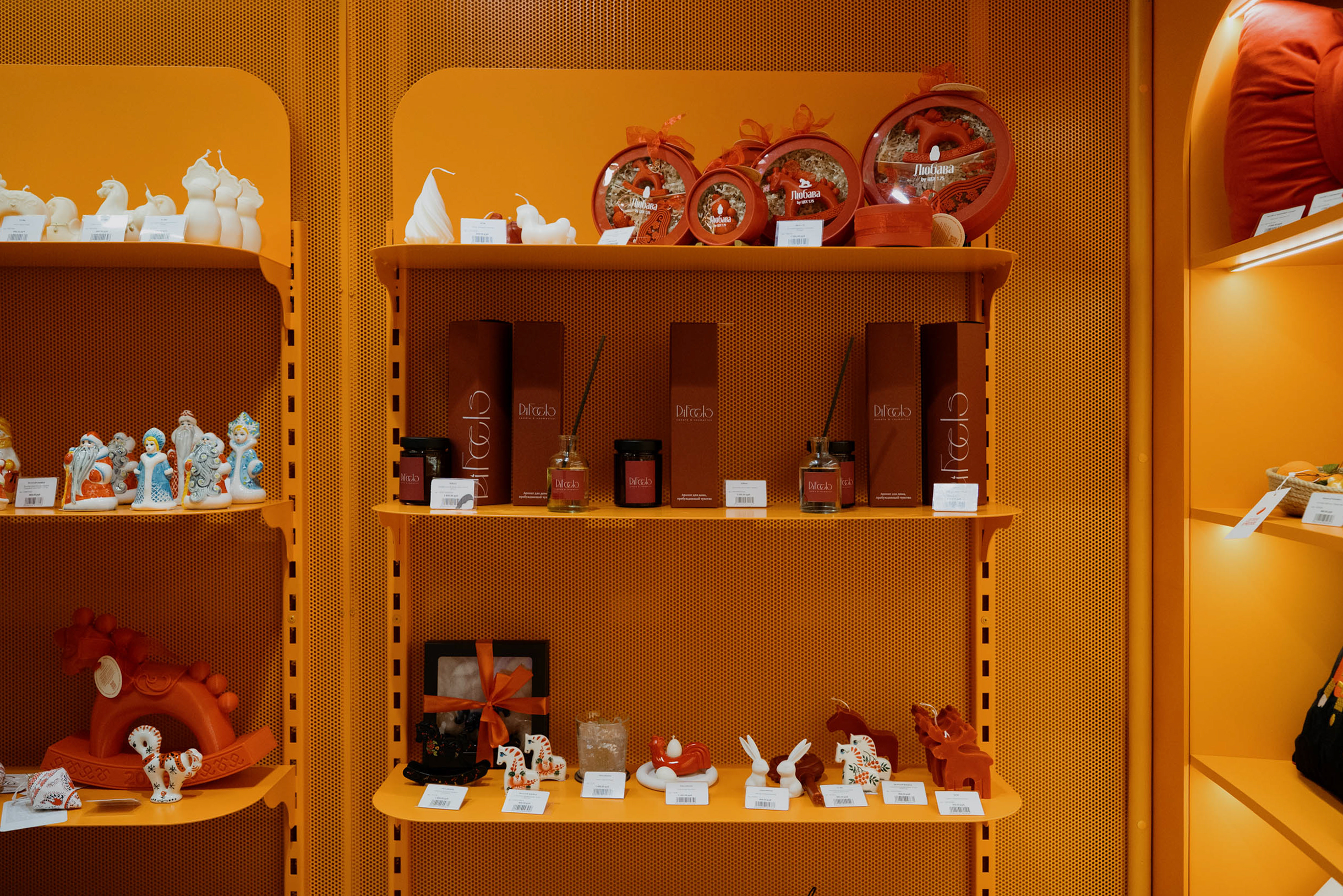 В павильоне можно приобрести очаровательную керамику и посуду от локальных брендов