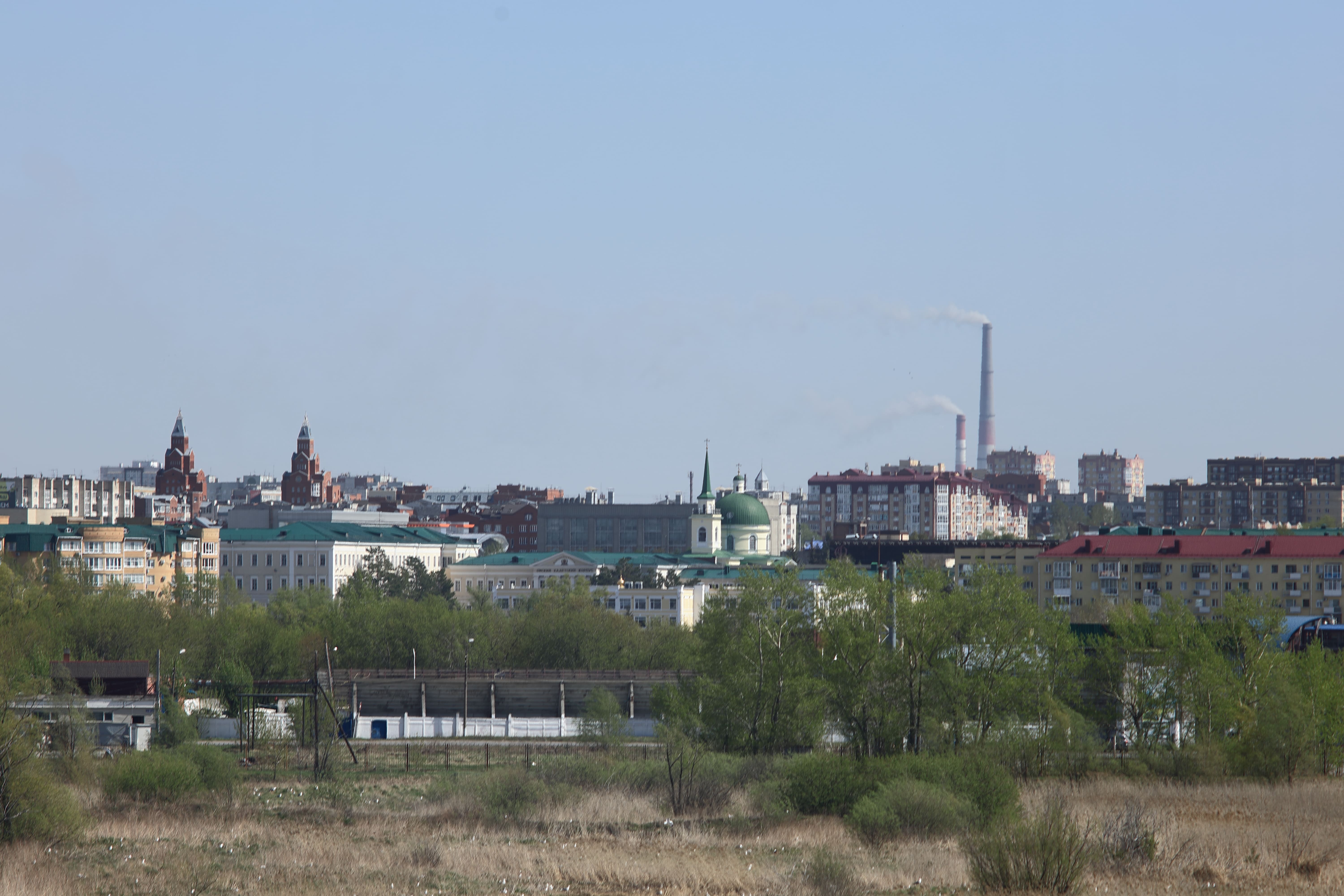 Отлично видно Органный зал и Башни Сакена.