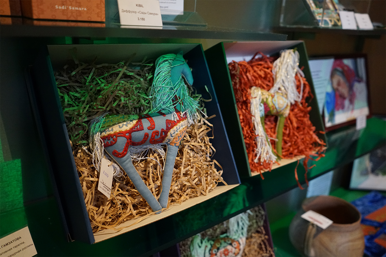 Даже если вы обнаружили что-то уникальное, перед покупкой спросите себя: точно ли эта вещь вам нужна или играет роль магия места? Как вы сможете использовать ее в быту, как она будет сочетаться с другим декором в вашей квартире? © Дарья Ревина