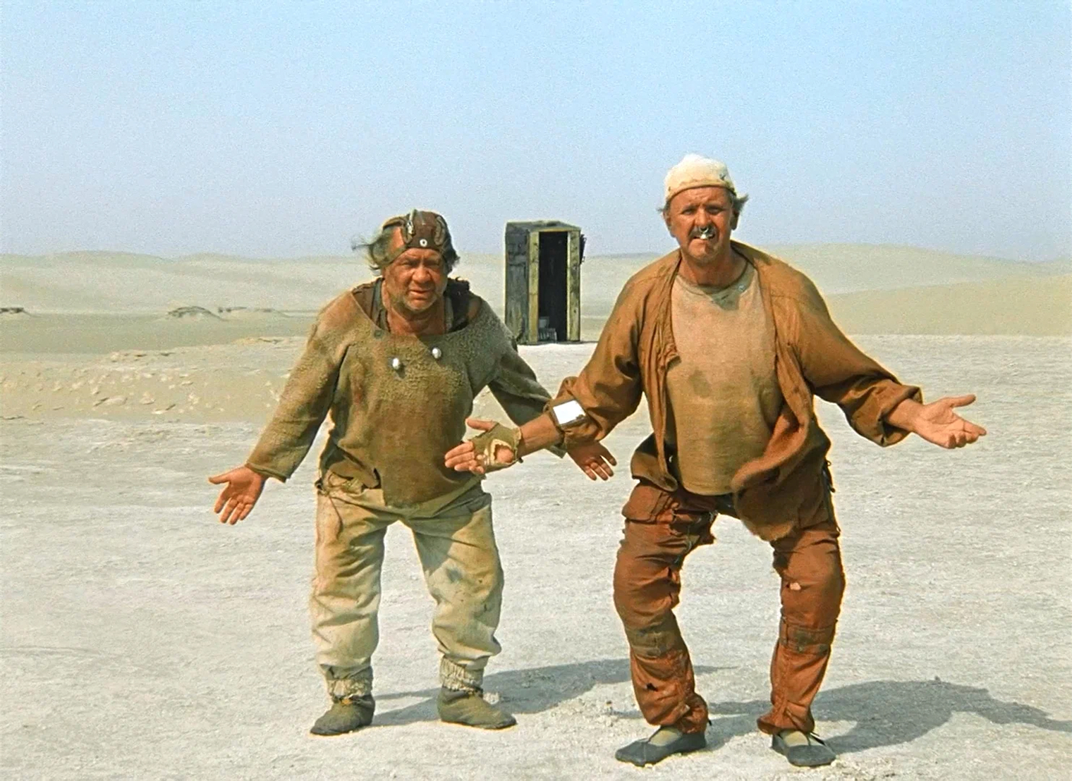 Изначально в сценарии у студента Гедевана была в портфеле бутылка чачи, а не уксуса. © Мосфильм