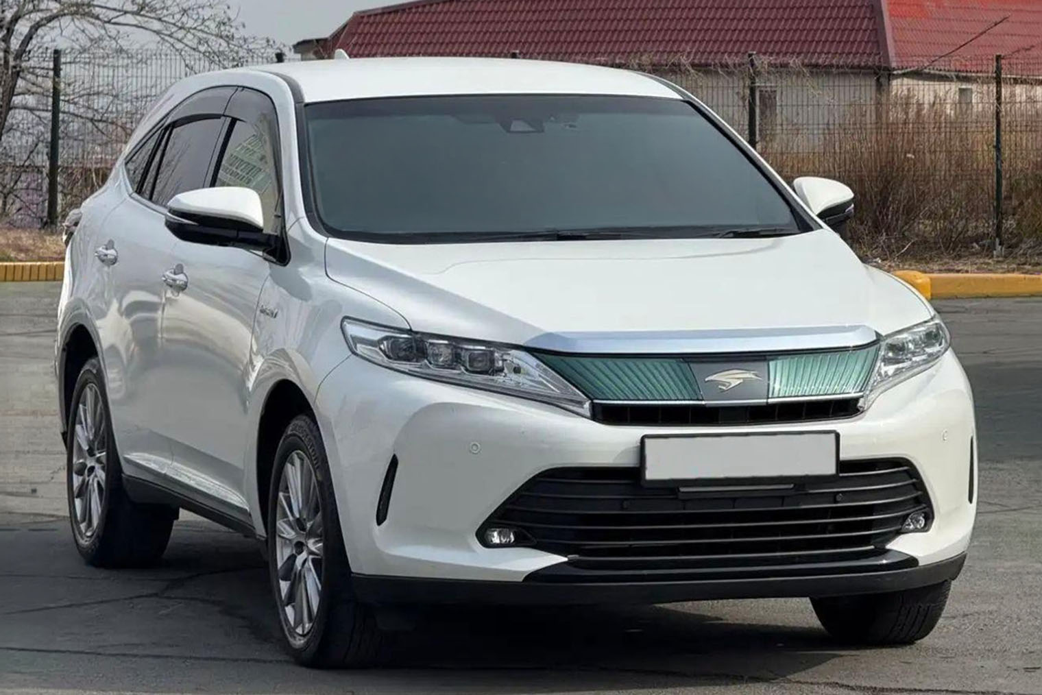 Хотелось бы купить такую Toyota Harrier. © auto.drom.ru