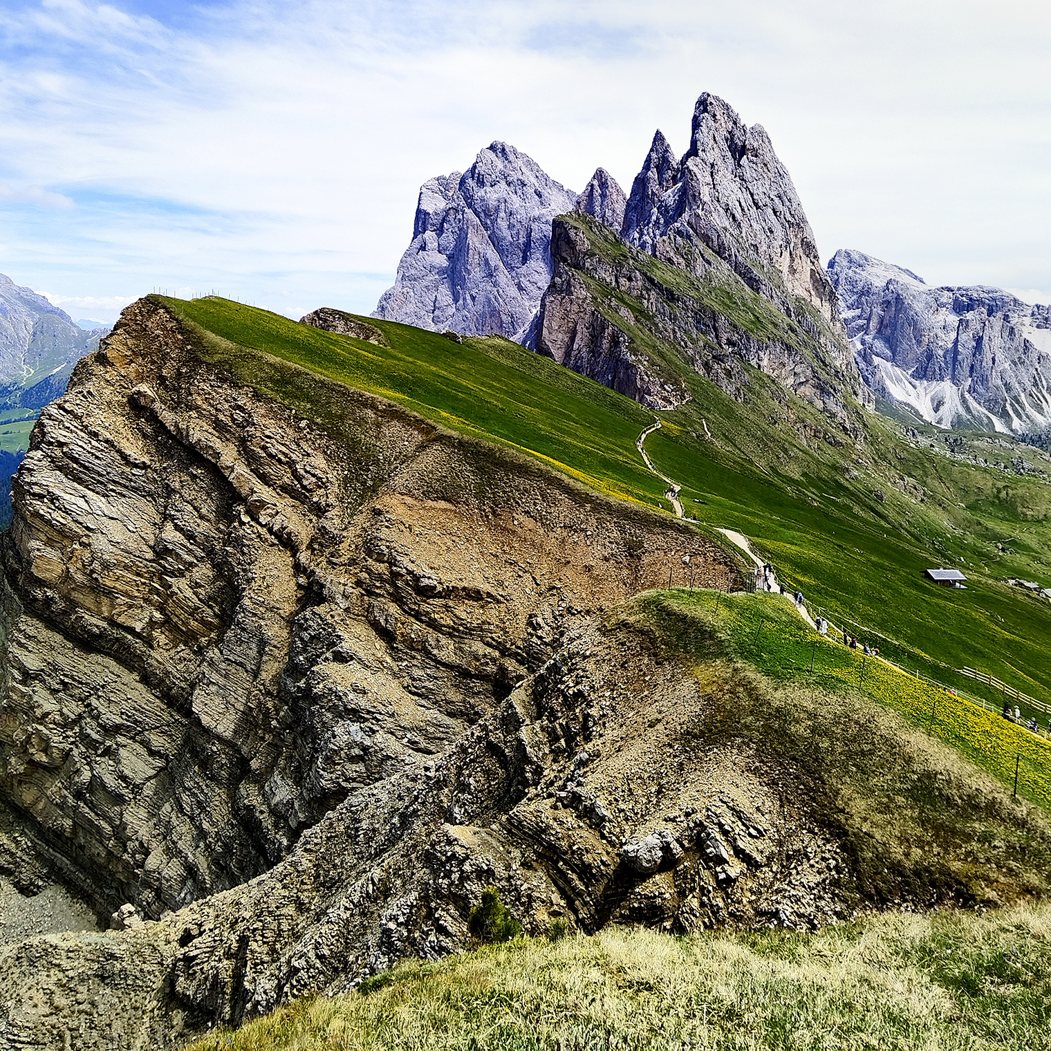 Острые гребни горы Сечеда