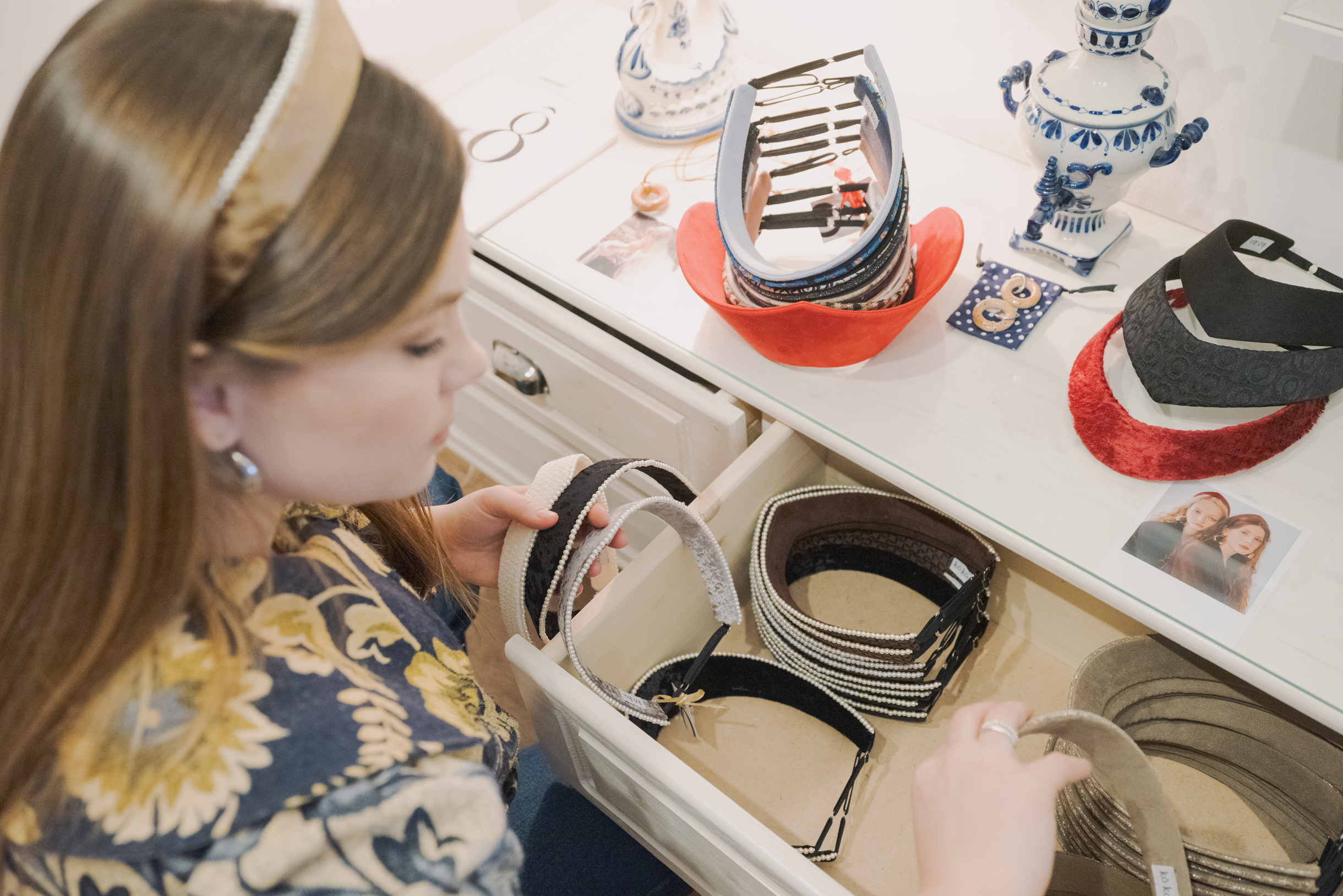 Также наши кокошники продаются в магазинах при театрах и музеях