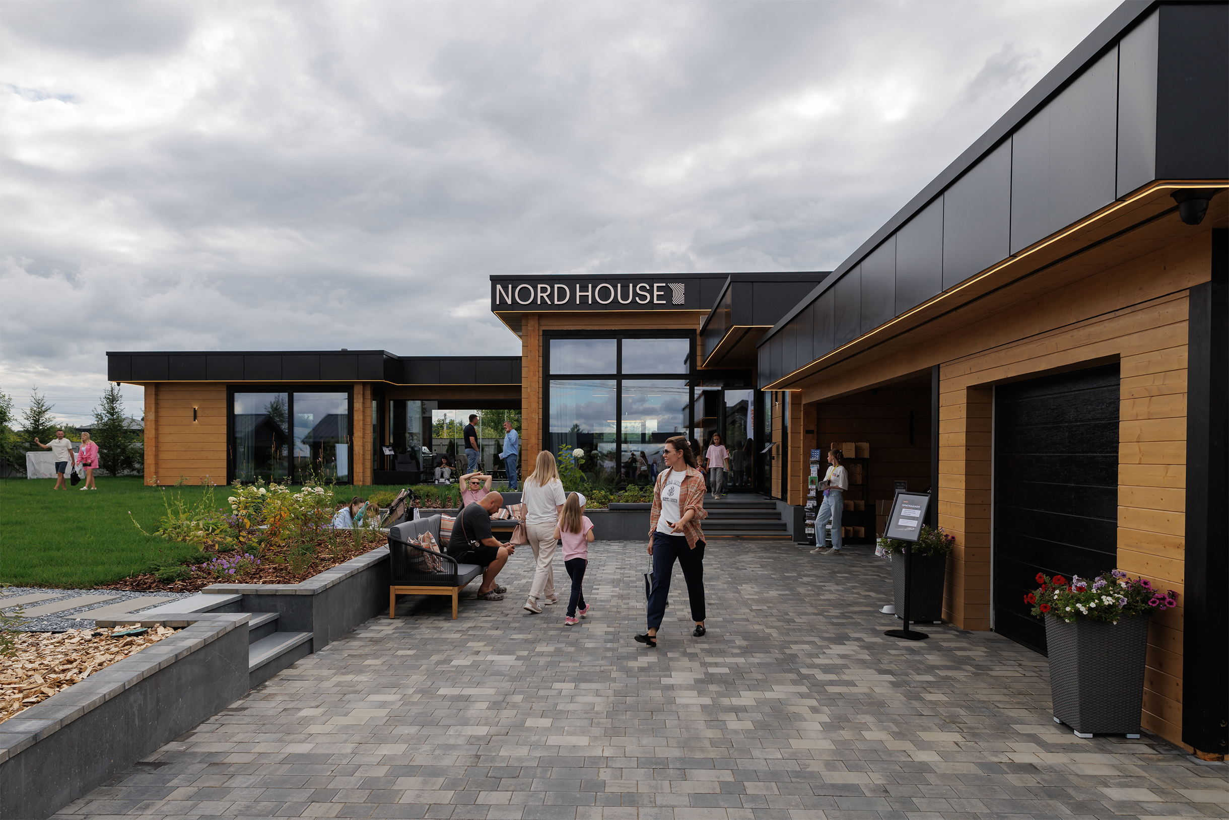 Nord House в этот раз представил одноэтажный модульный дом. Стиль минималистичный, но внутри просторно и уютно