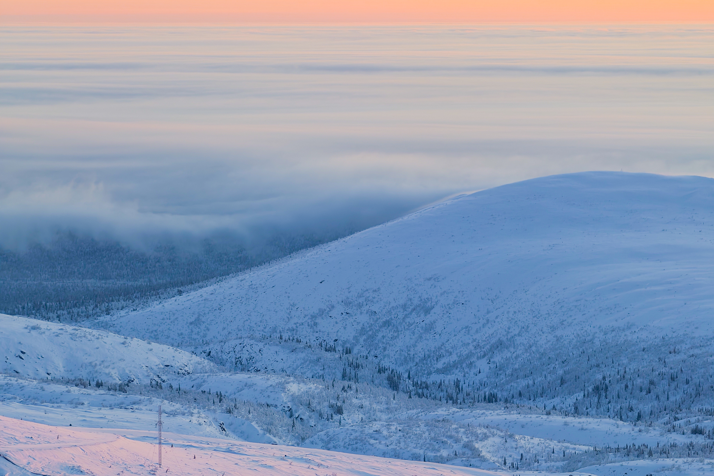 Тот магический момент, когда закат официально уже все, а город окутала низкая облачность. Снимок сделан в 16:04