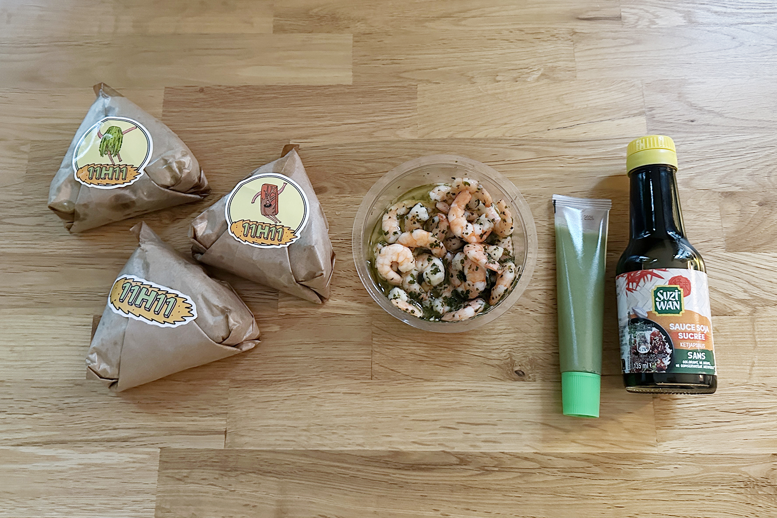 Спасенные онигири. Чтобы было вкуснее, купили к ним васаби и соевый соус