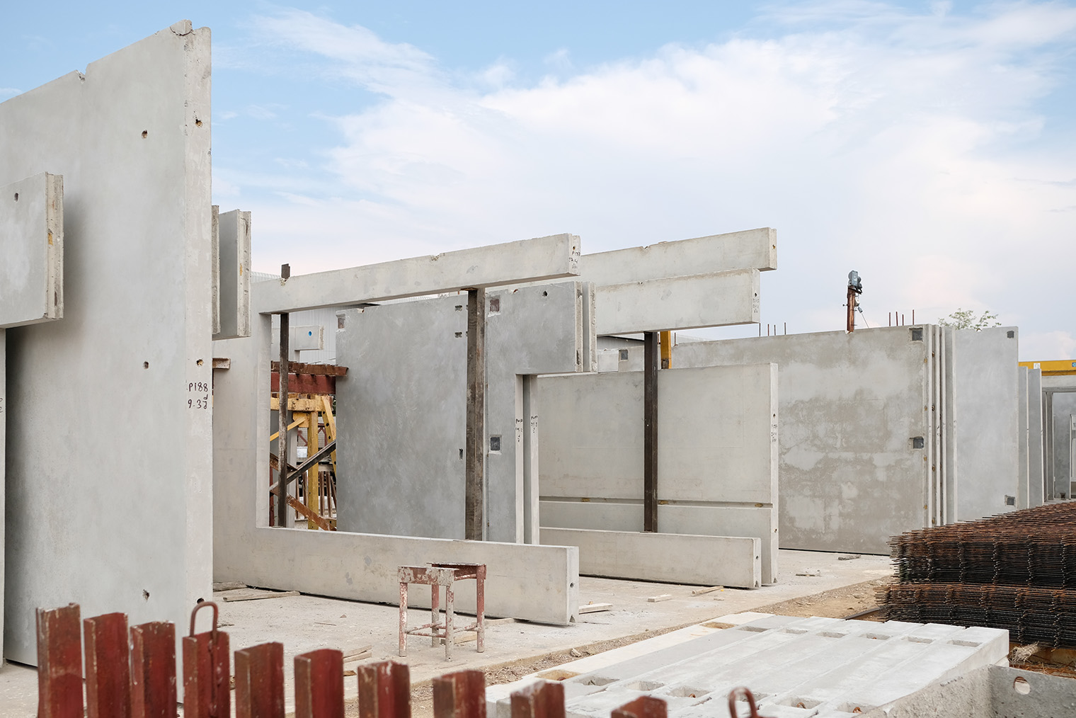 Железобетонные межкомнатные панели для многоквартирного домостроения. Фотография: KrongPhoto / Shutterstock / FOTODOM