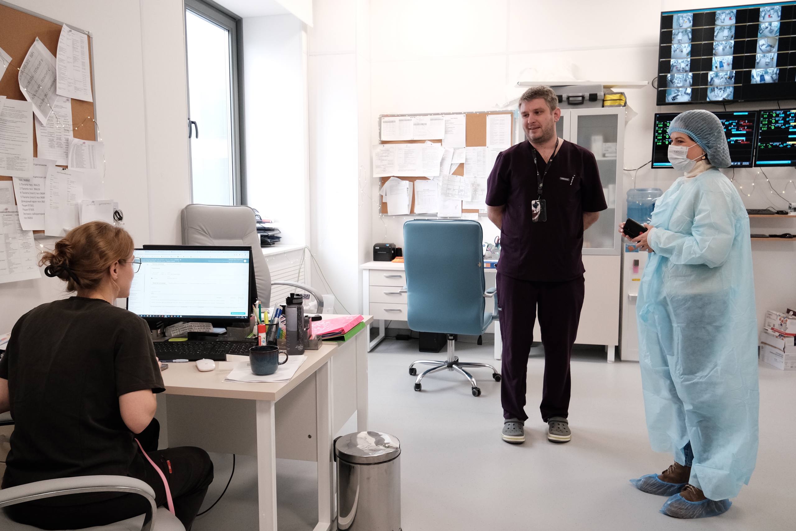 В прошлом году я лично передала аппарат для измерения уровня аммиака в крови Детскому центру им. Рошаля