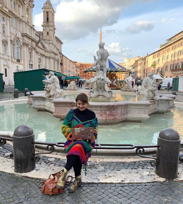 Готовлюсь к парам, сидя на площади Навона. Рим, Италия