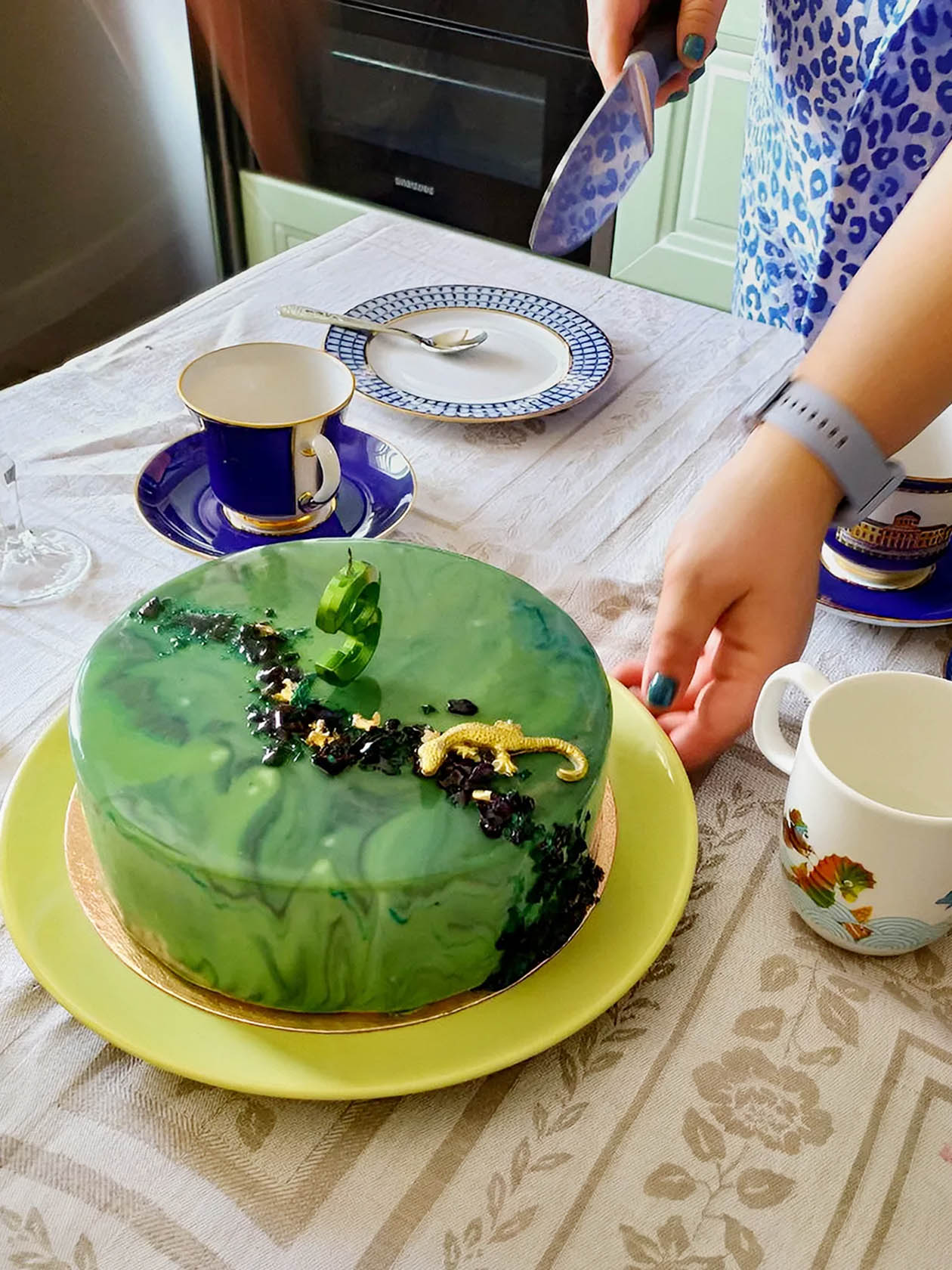 Муссовый торт с хитрым декором потянул на 3500 ₽