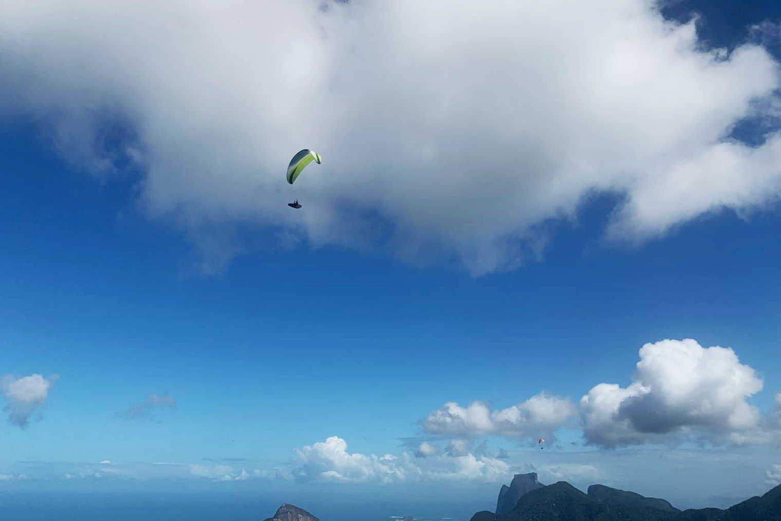 Я не рискнула, но другие туристы говорили друг другу, что полетать над Рио — лучшее решение