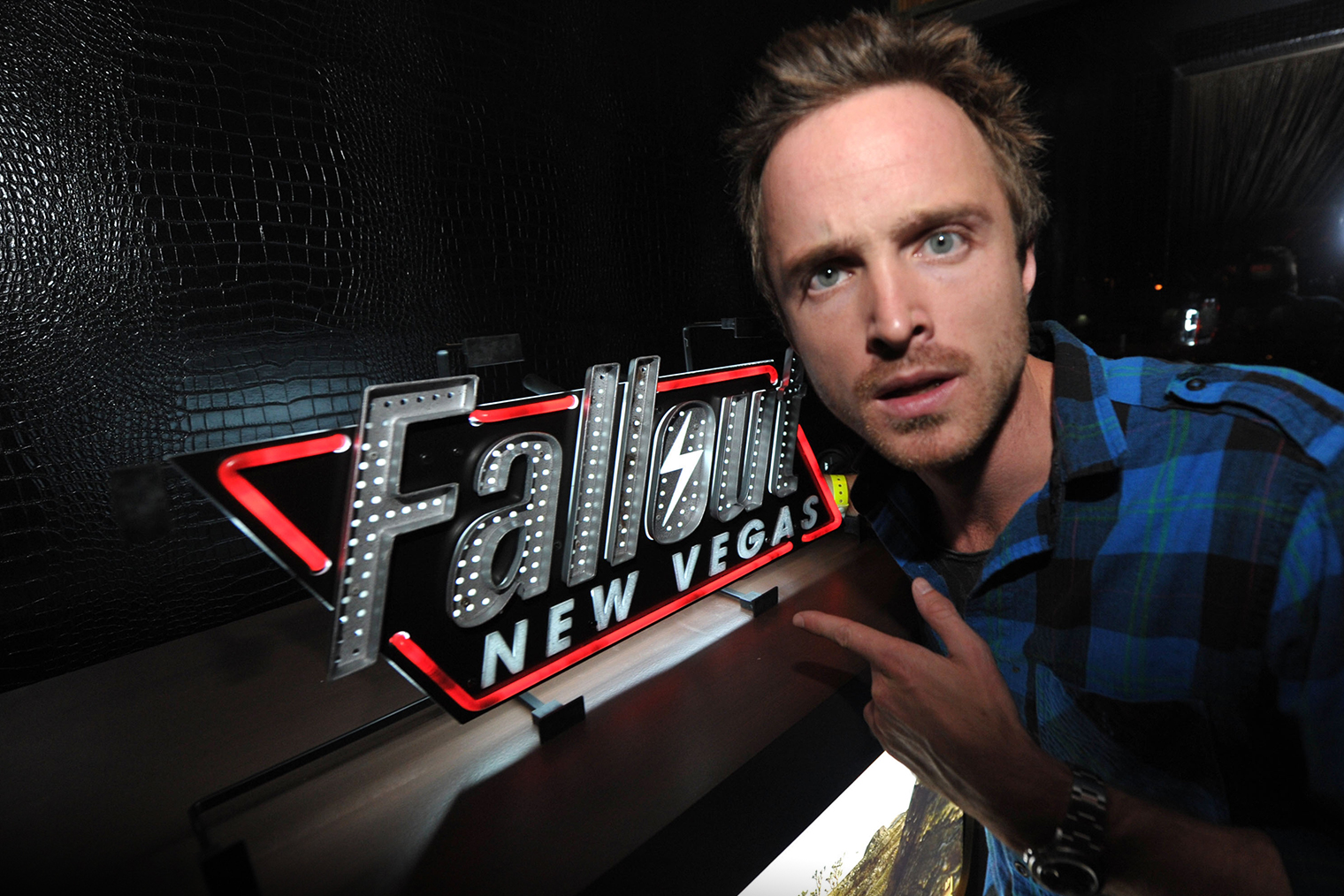 Аарон Пол — большой фанат Fallout. В 2010 году актер посетил премьеру Fallout: New Vegas. Фотография: John Shearer / WireImage / Getty Images