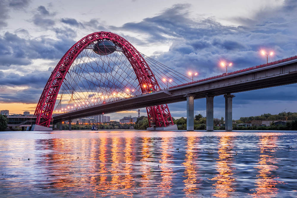 Живописный мост оправдывает свое название. Источник: rivertickets.ru