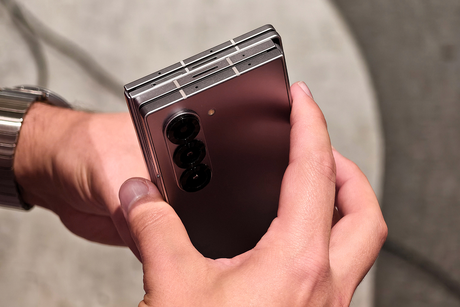 Сравнение Galaxy Z Fold 6 и Fold 7. Новая модель ощутимо шире, но при этом значительно тоньше