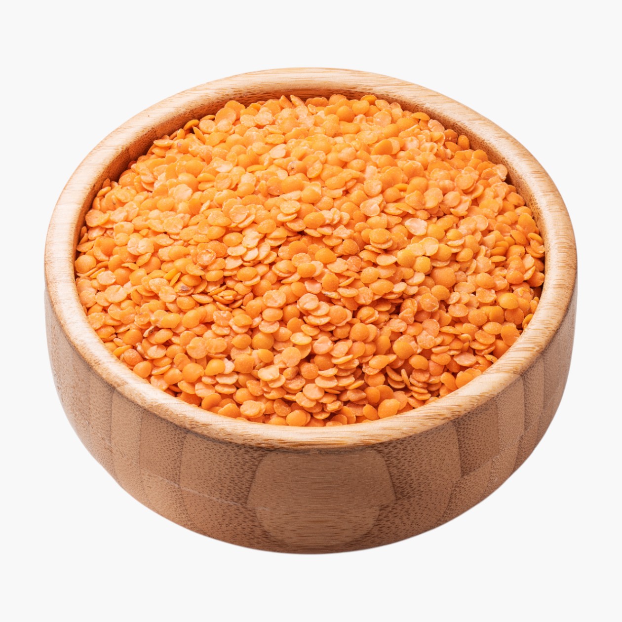 Дробленая чечевица напоминает хлопья. В таком виде бобы продают чаще всего. Фотография: valio84sl / iStock