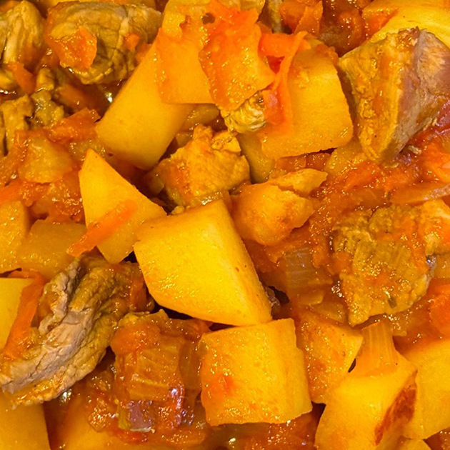 На ужин потушила мясо с овощами