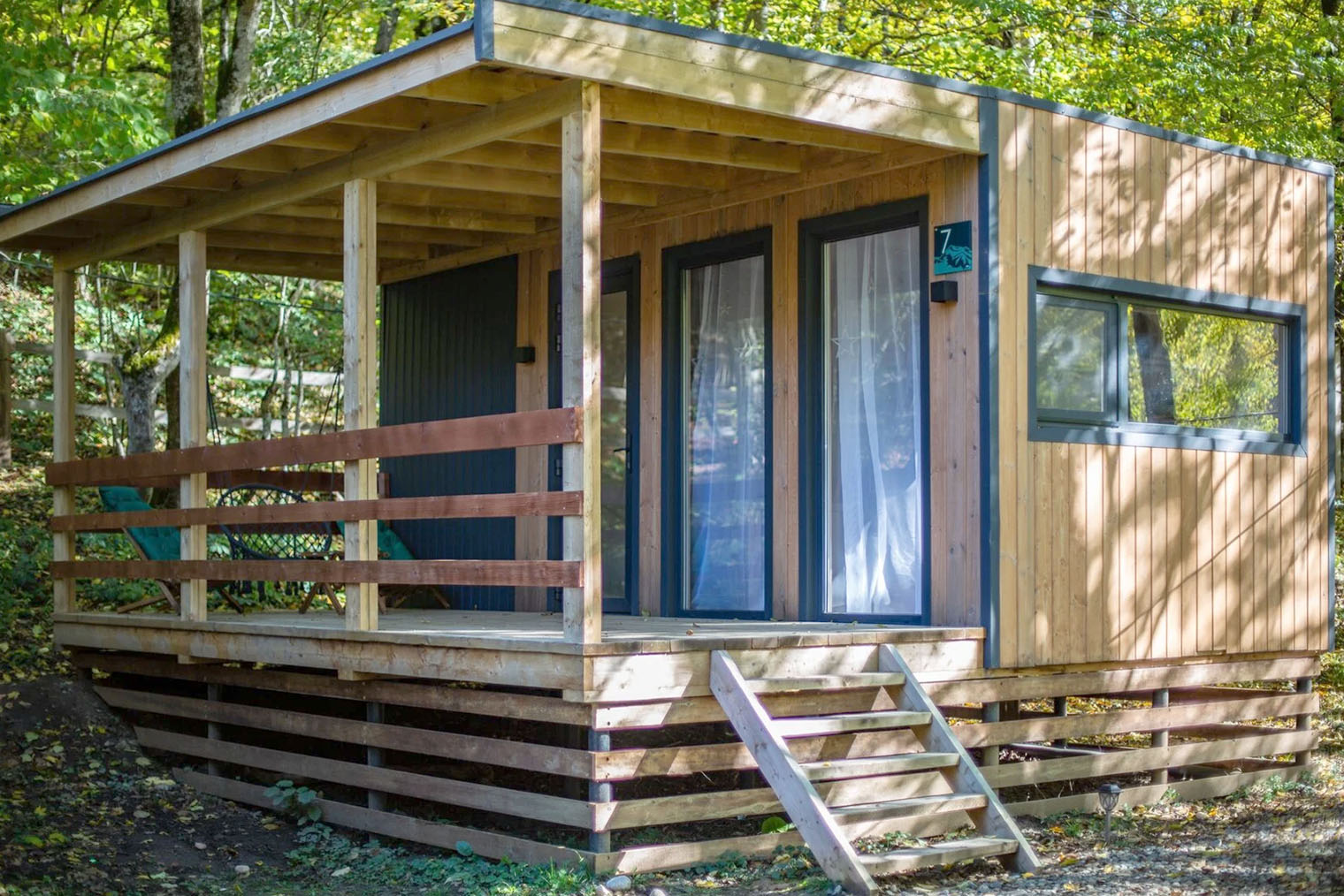 Один из домиков в глэмпинге «Высокий берег». Источник: берег-высокий.рф