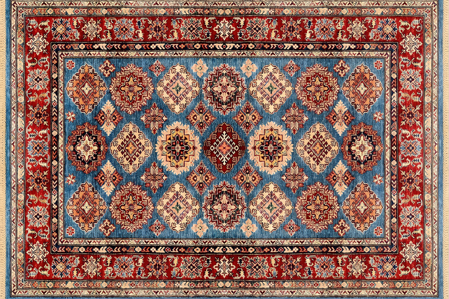 Азербайджанский ковер ручной работы. © chudo-magazin.ru