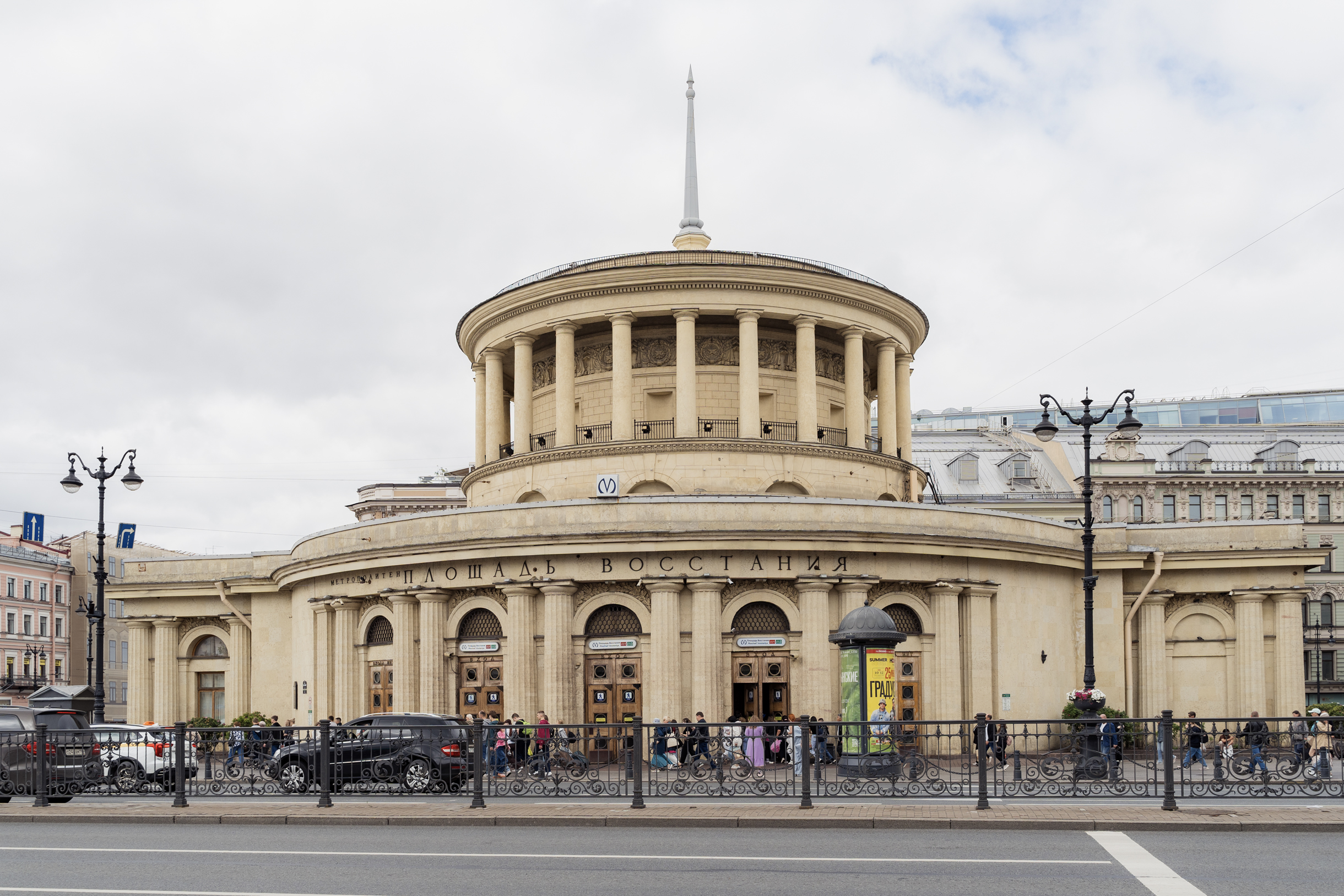 «Площадь Восстания» вошла в состав первой линии ленинградского метрополитена и стала символом эпохи, когда город восстанавливался после войны