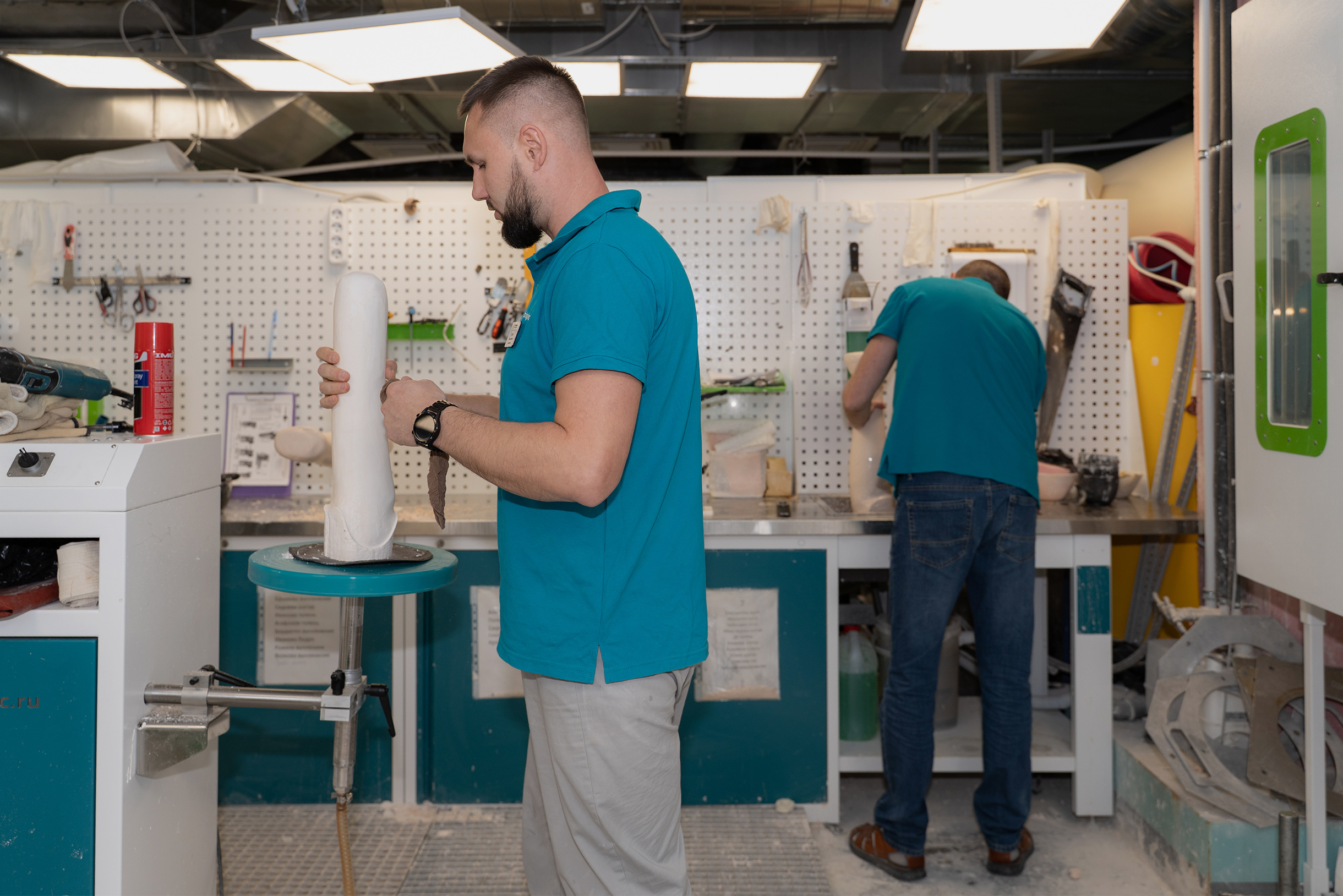 Самостоятельно протезы оплачивают в исключительных случаях: когда нет гражданства РФ или если протез нужен срочно и нет времени ждать оформления документов