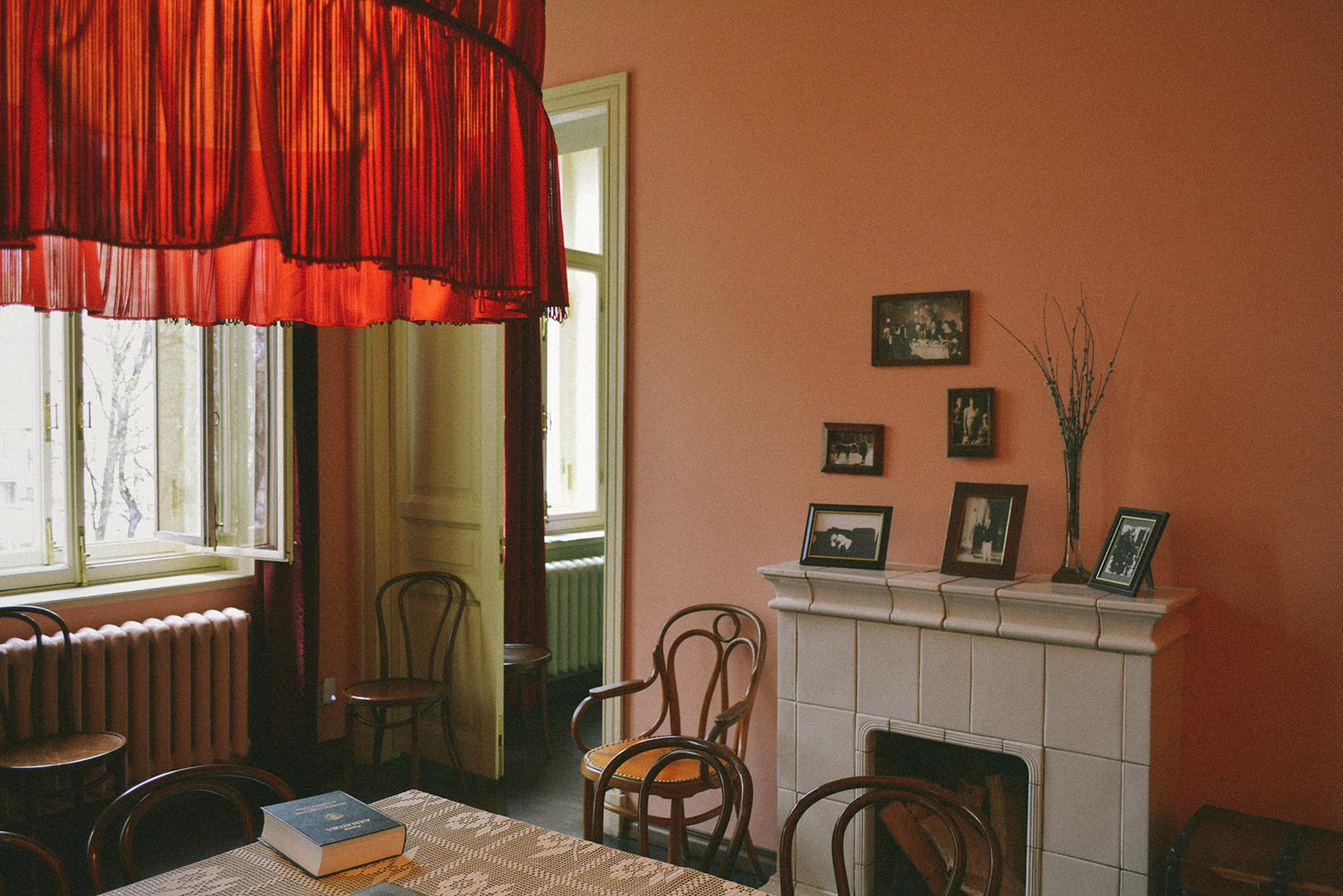 В этой комнате в 1920—1930-х годах располагалась столовая. Источник: Музей Анны Ахматовой в Фонтанном доме