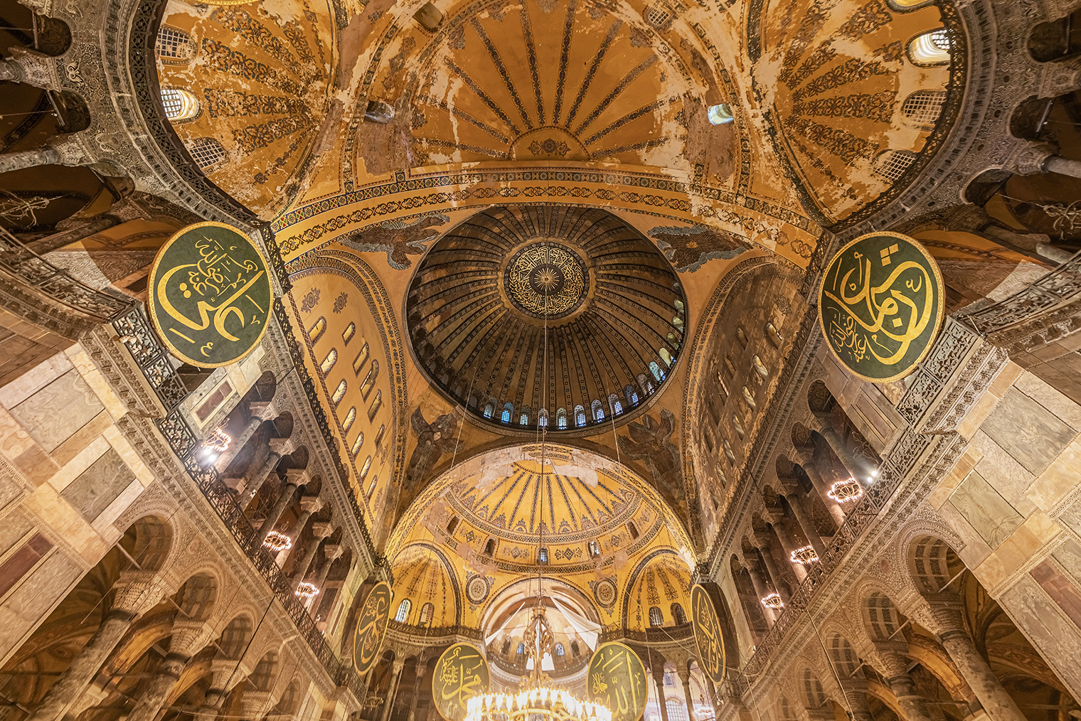 Купол мечети Айя⁠-⁠София. Фотография: A. Savin / Wikipedia