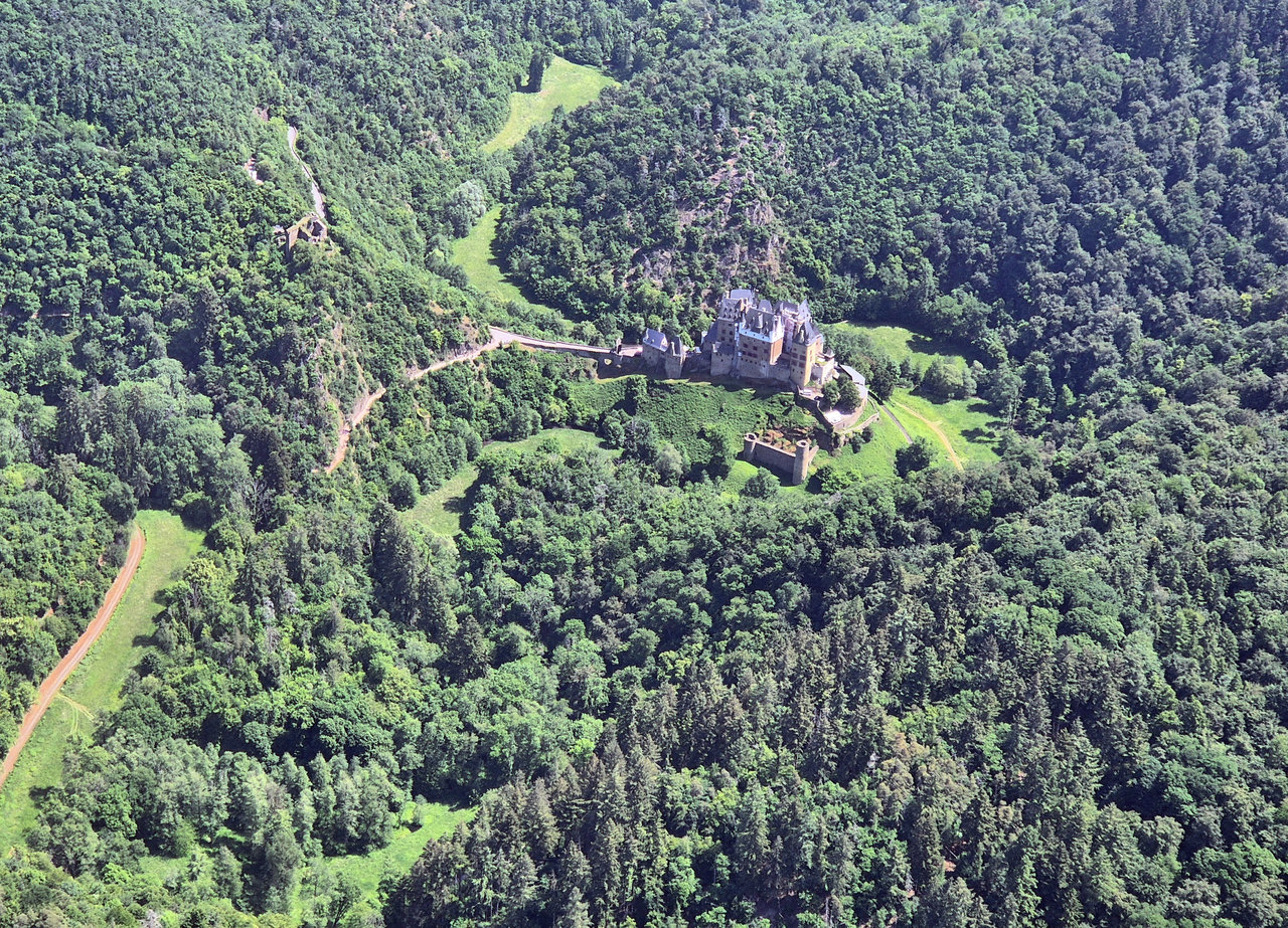 Замок Eltz