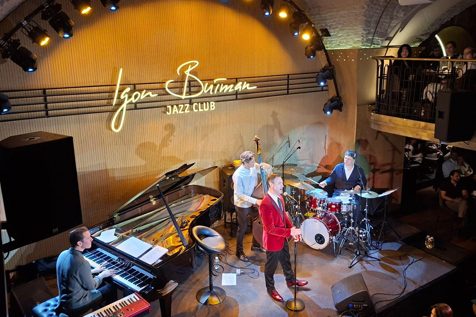 Пришли на концерт в клуб Игоря Бутмана