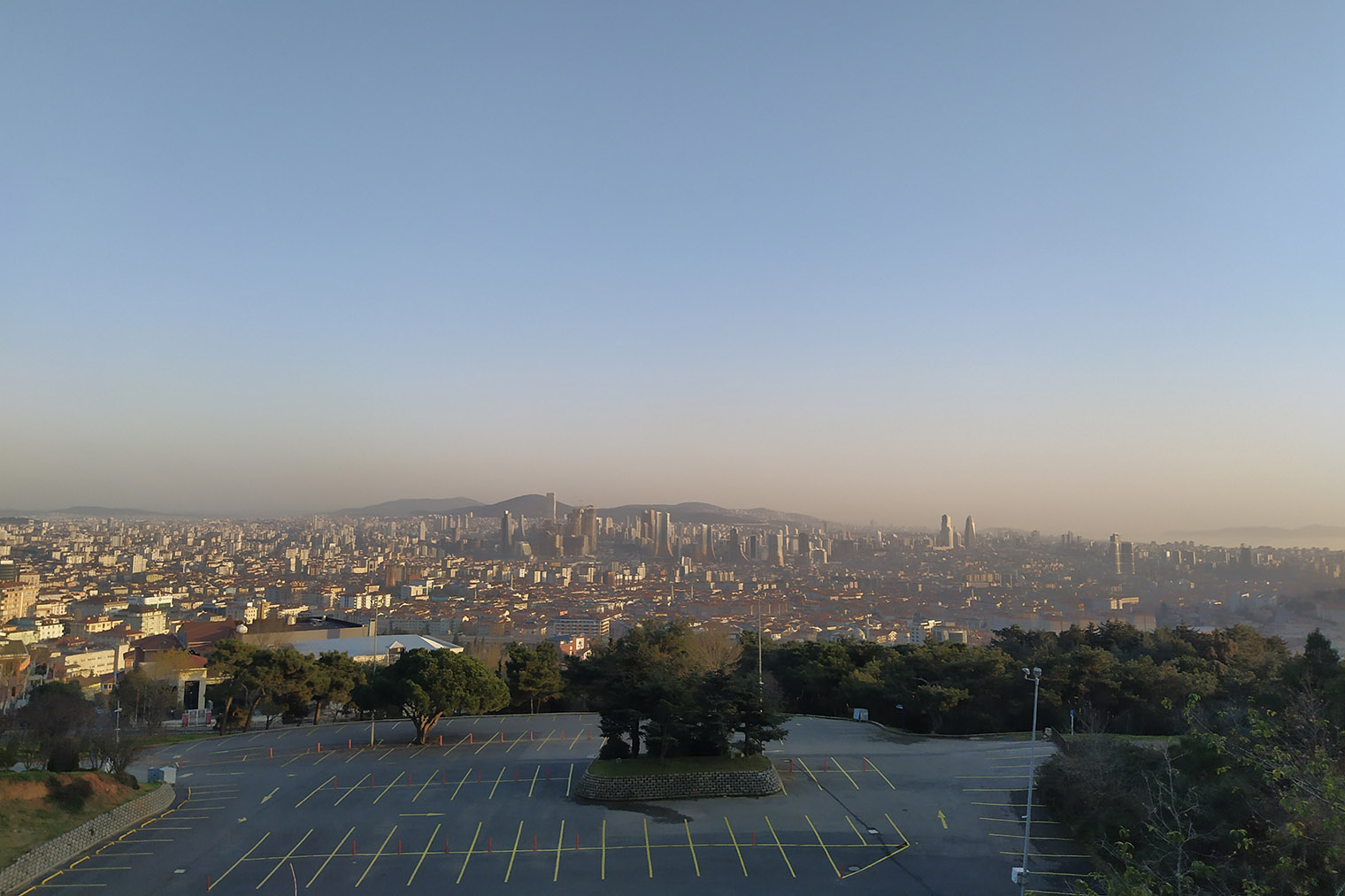 Вид с холма Чамлыджа на европейскую часть Стамбула