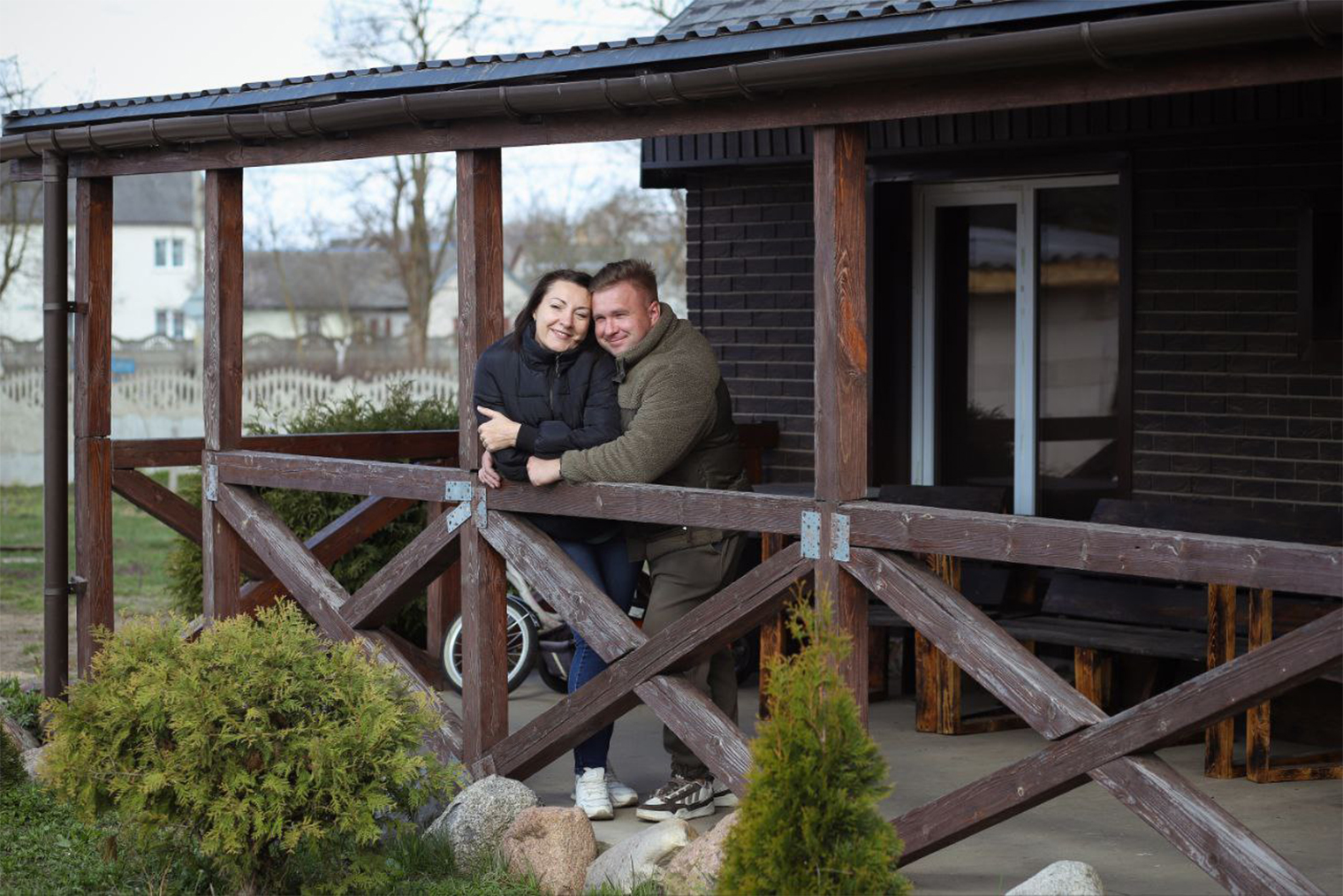 Мы с женой со всем справлялись вместе. Она помогала мне, даже будучи беременной