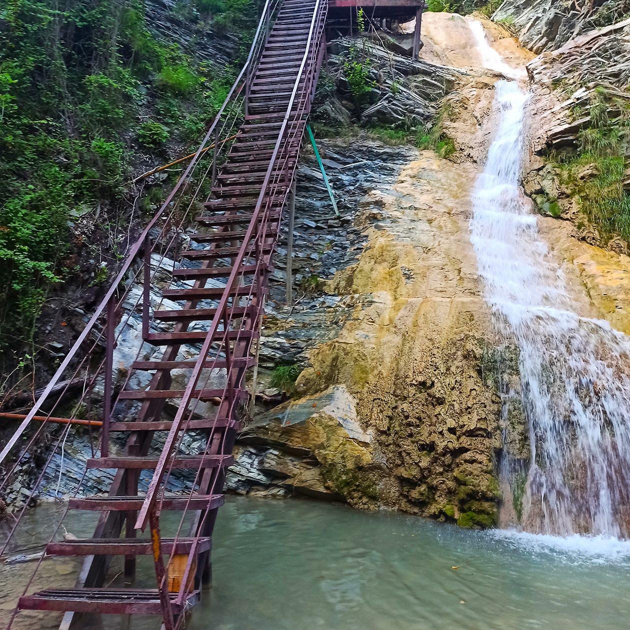 Первый Гебиусский водопад по маршруту