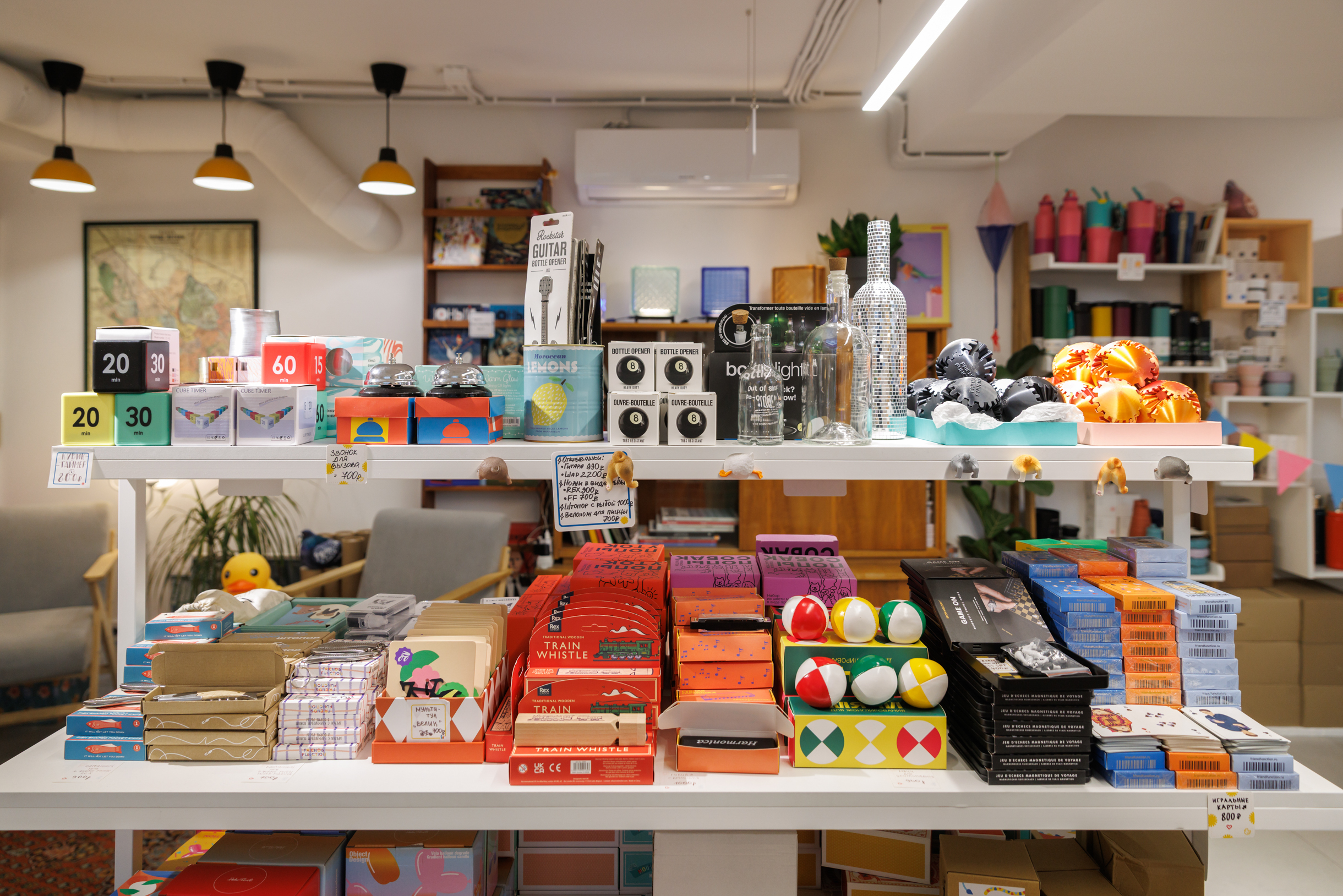 Где-то между этих двух полюсов мы и существуем