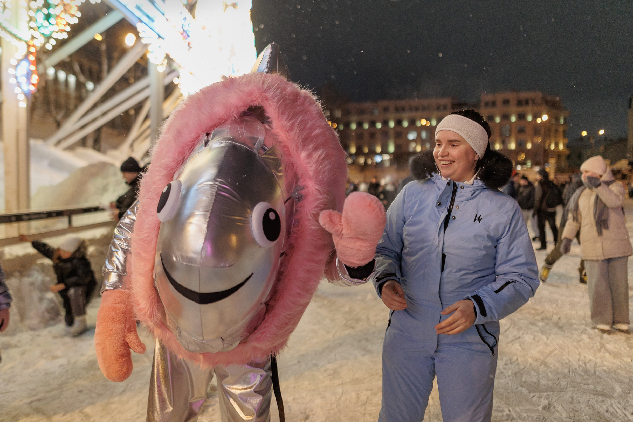 Вход на каток со своими коньками бесплатный. Прокат для взрослых стоит 250 ₽, для детей до 7 лет — 150 ₽