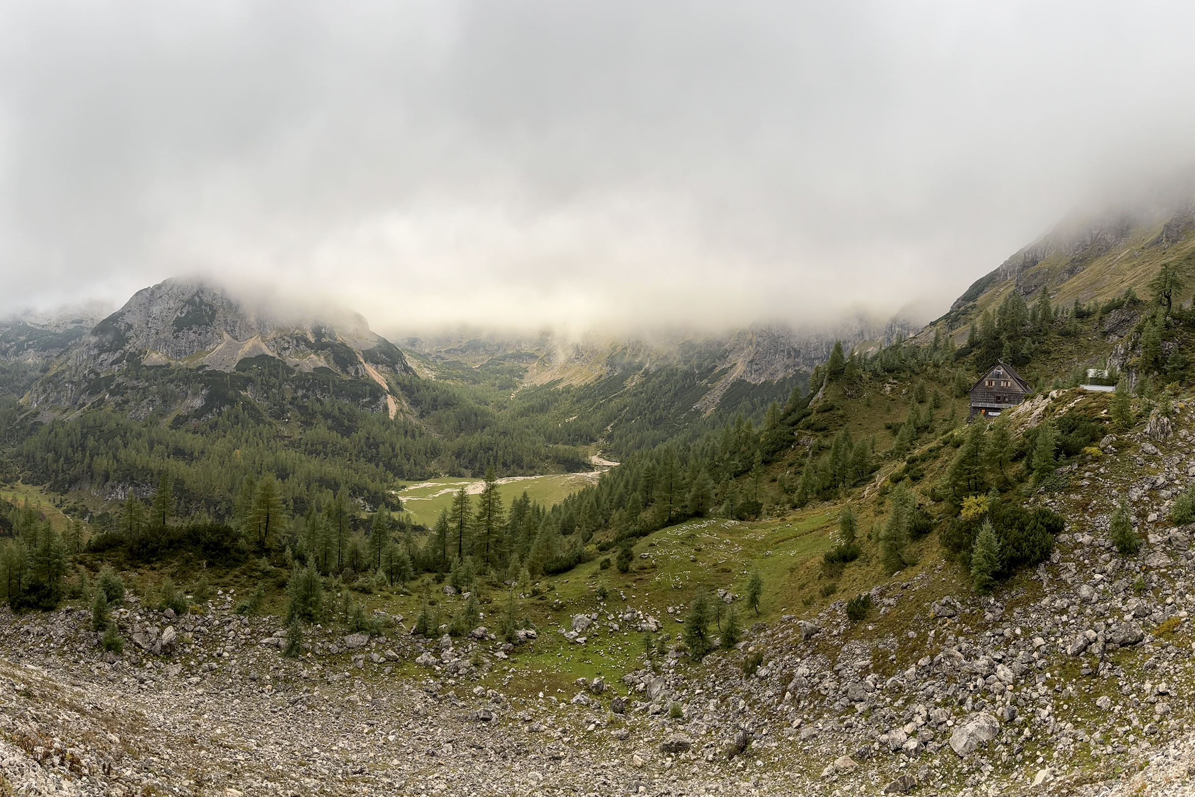 Панорама долины, которая открывалась из нашей хижины