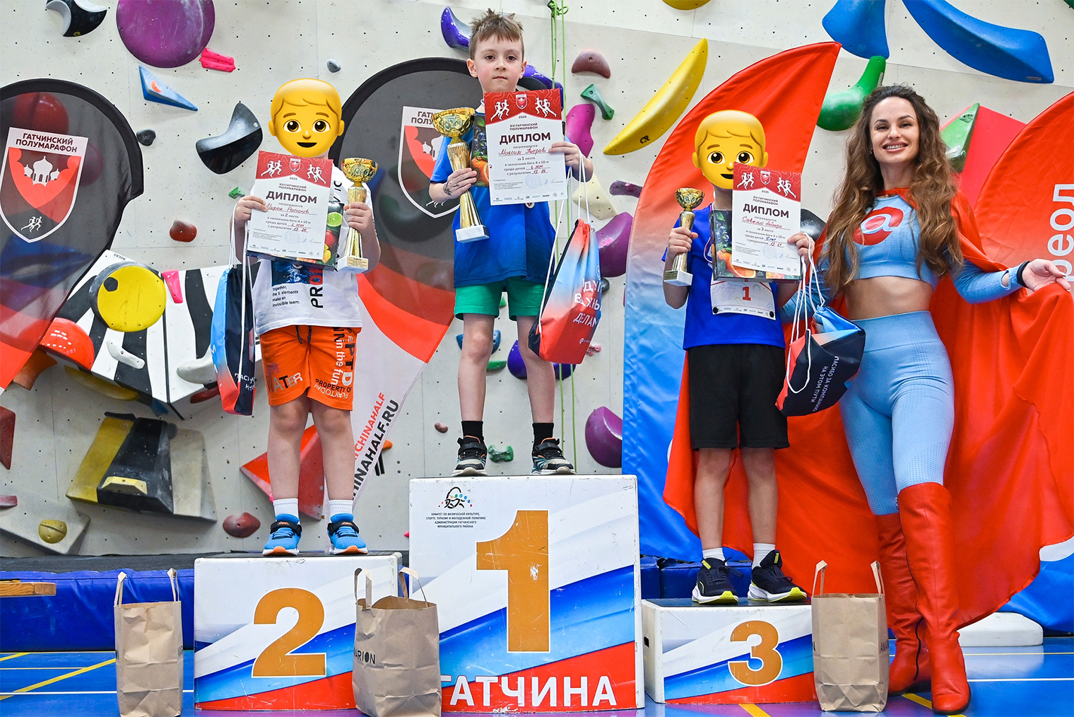 Не думала, что победа Макса в забеге на гатчинском полумарафоне будет настолько радостной для меня: в мечтах я уже видела сына как минимум чемпионом России. Потом неделю пыталась остыть и относиться к этому проще, не возлагая груза надежд. Пожалуй, это самое сложное, когда ребенок достигает первых успехов в спорте