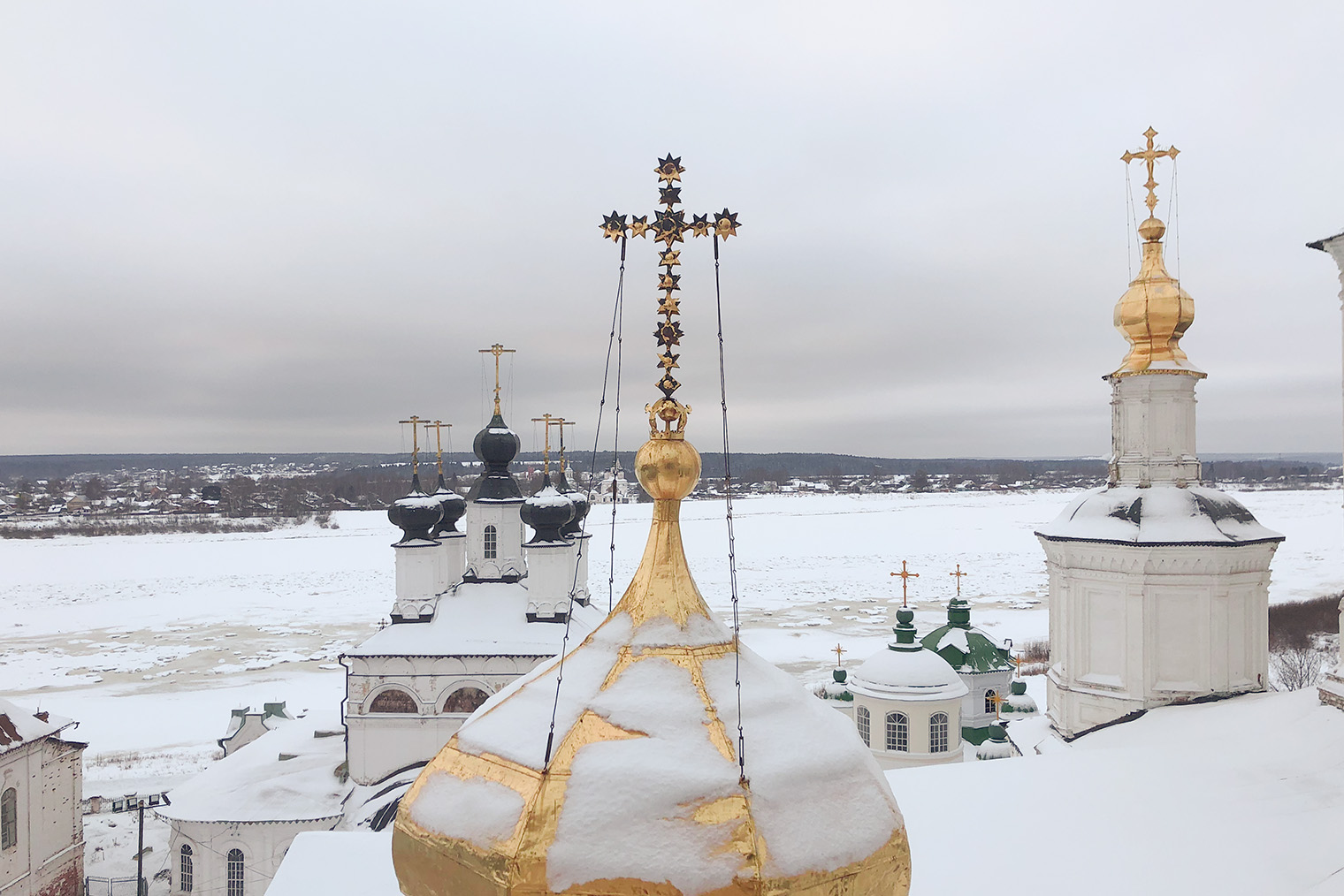 Вид с колокольни на реку Сухону