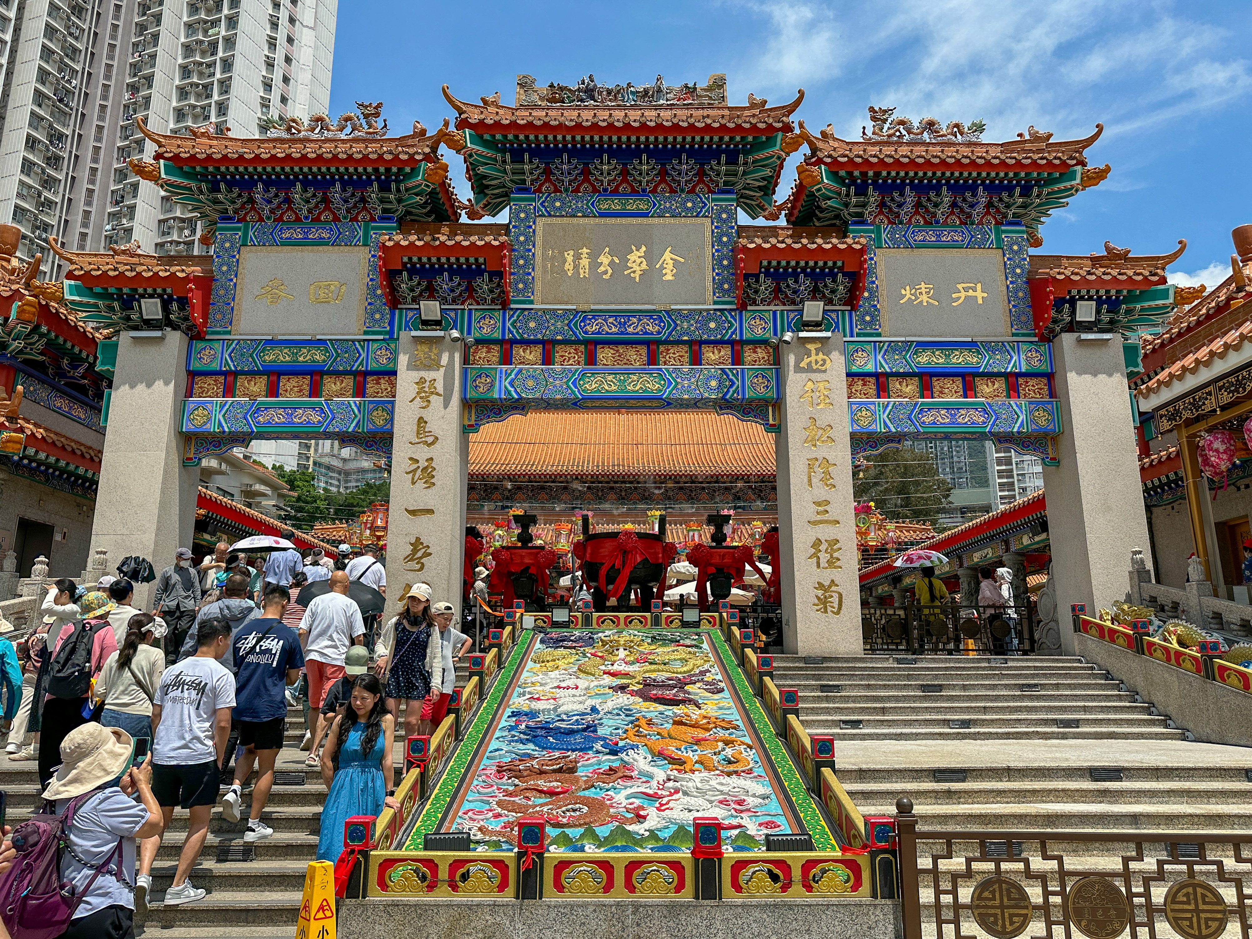Приехали в воскресенье в храм Sik Sik Yuen Wong Tai Sin Temple