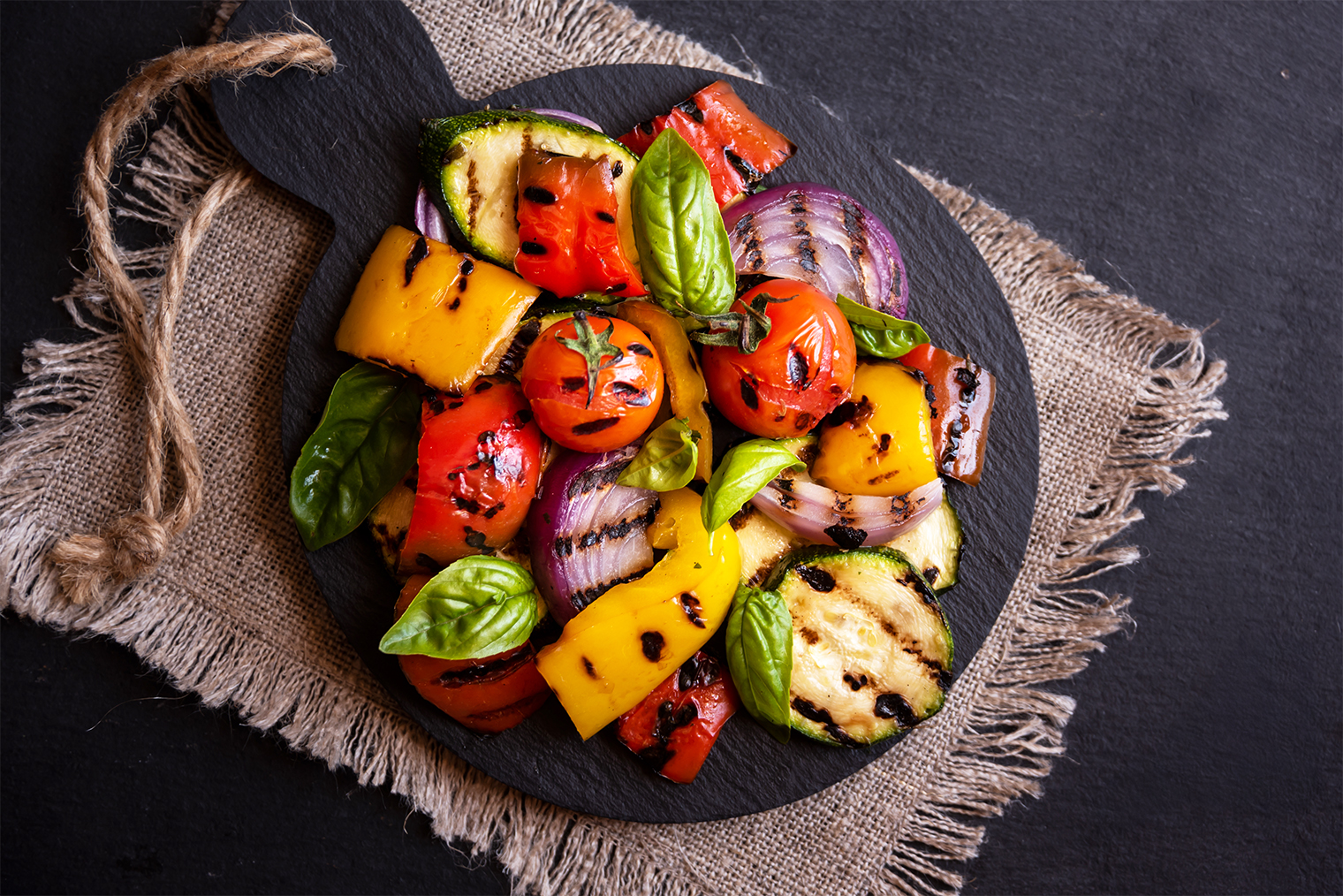 Для этого рецепта подойдут любые сезонные овощи. Фотография: MariaUspenskaya / iStock